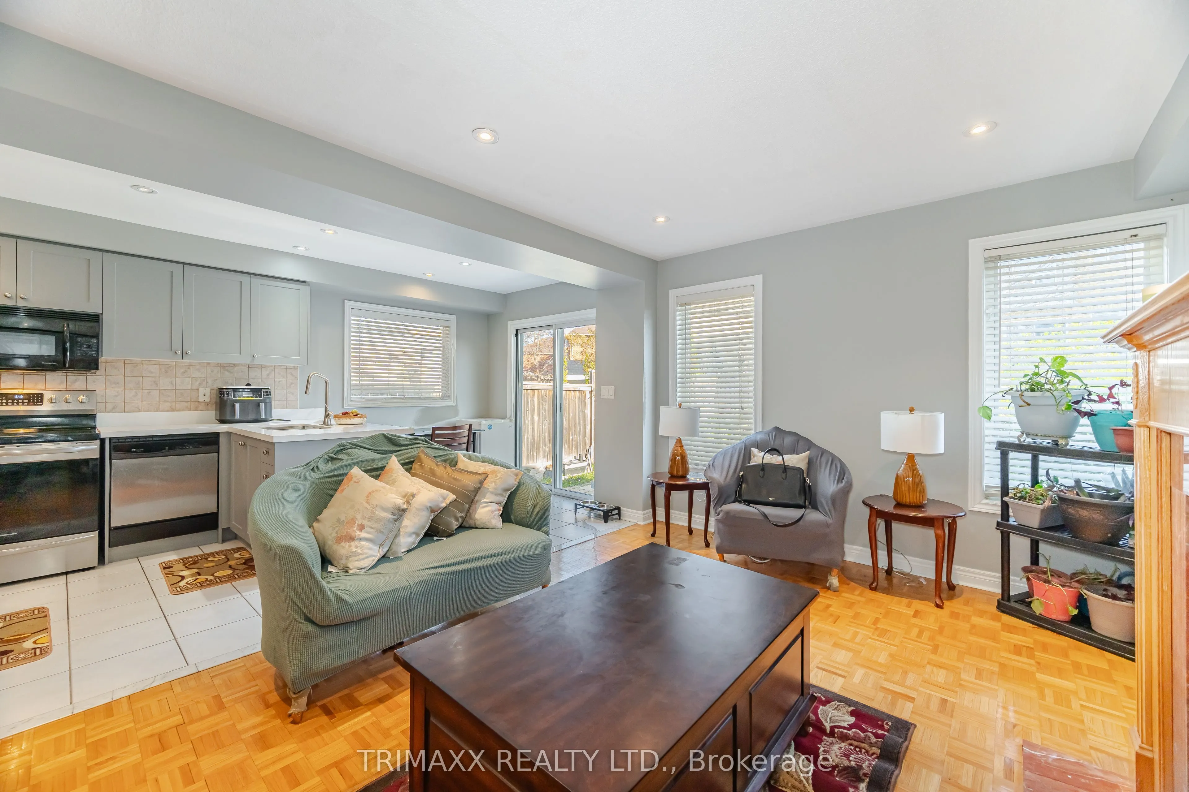 330 Ellwood Drive W