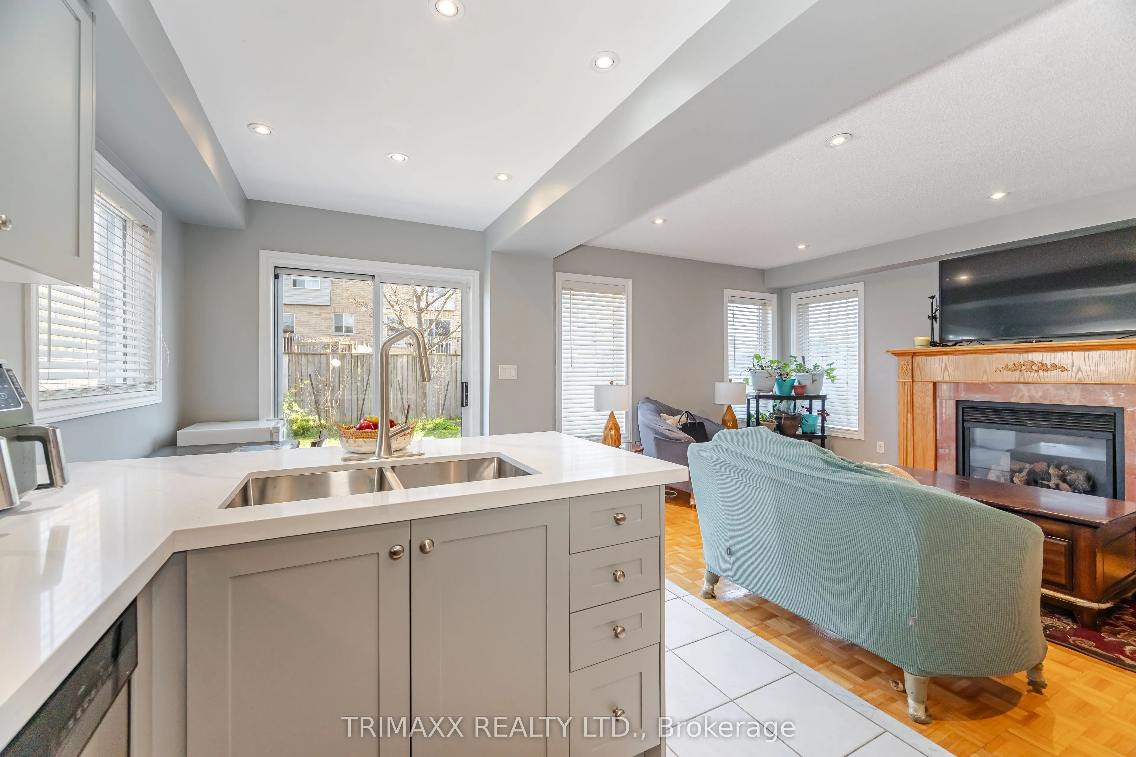 330 Ellwood Drive W