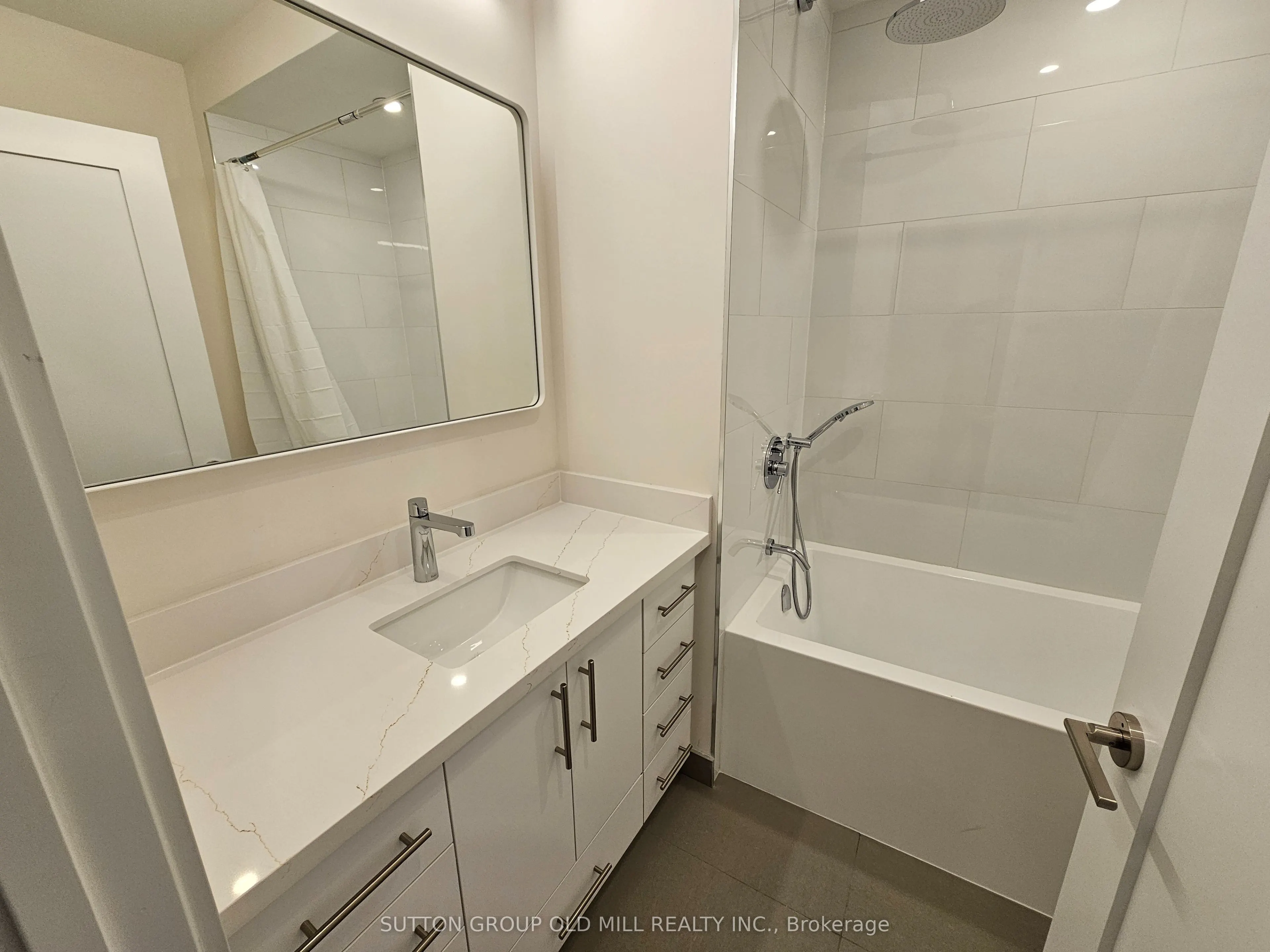 3293 Dundas Street W #2nd Floor