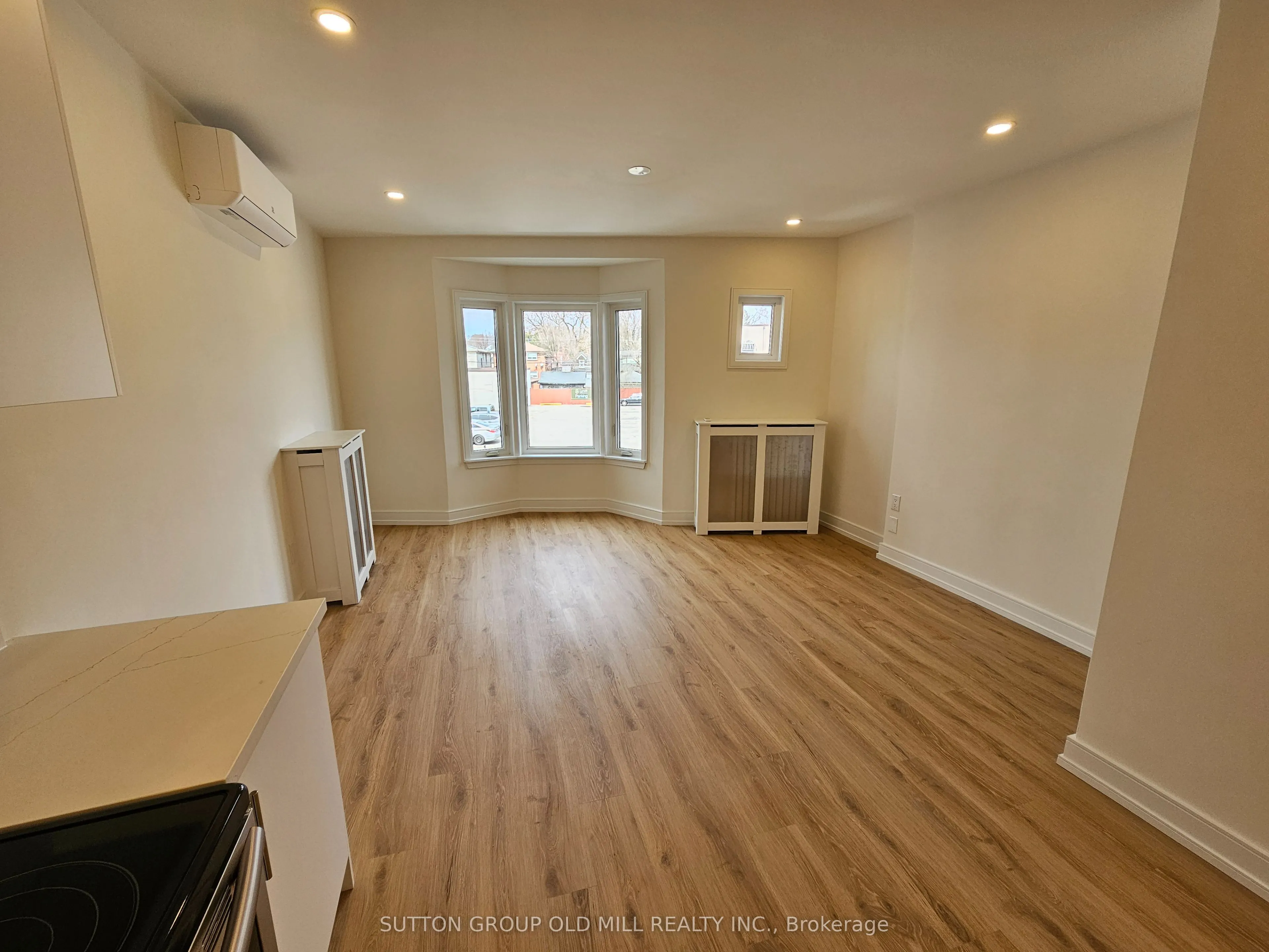 3293 Dundas Street W #2nd Floor