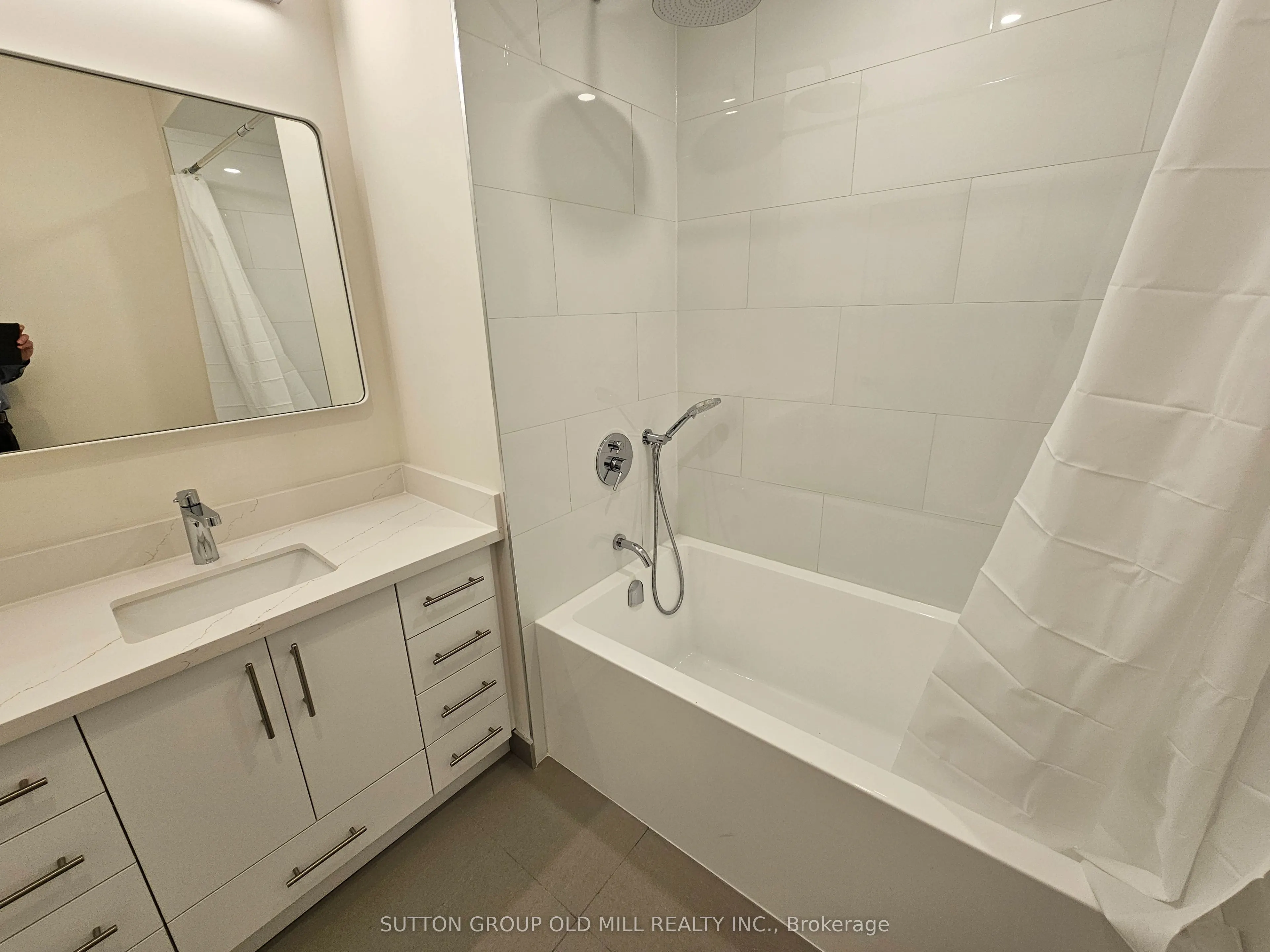 3293 Dundas Street W #2nd Floor