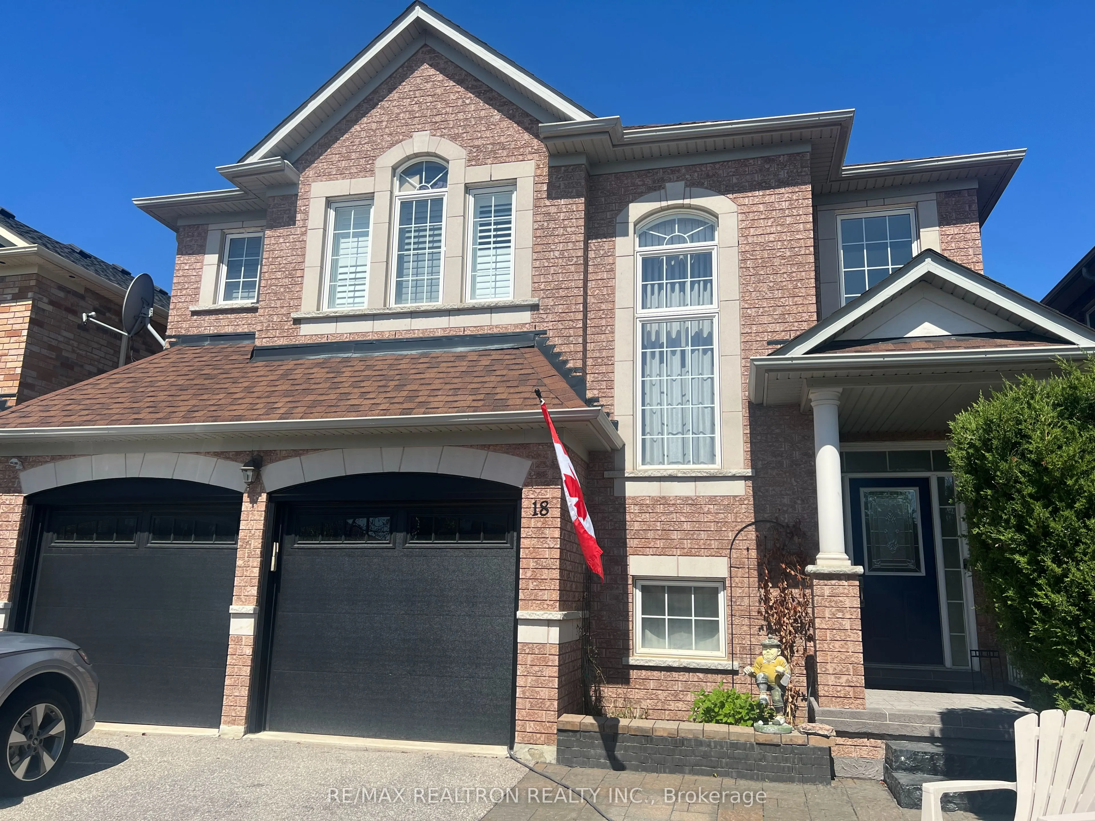 18 Riverglen Street N