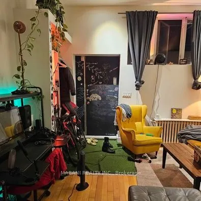 2239 Dundas Street W, #Studio1