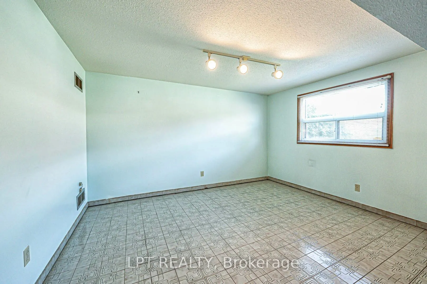 71 Arthur Griffith Drive