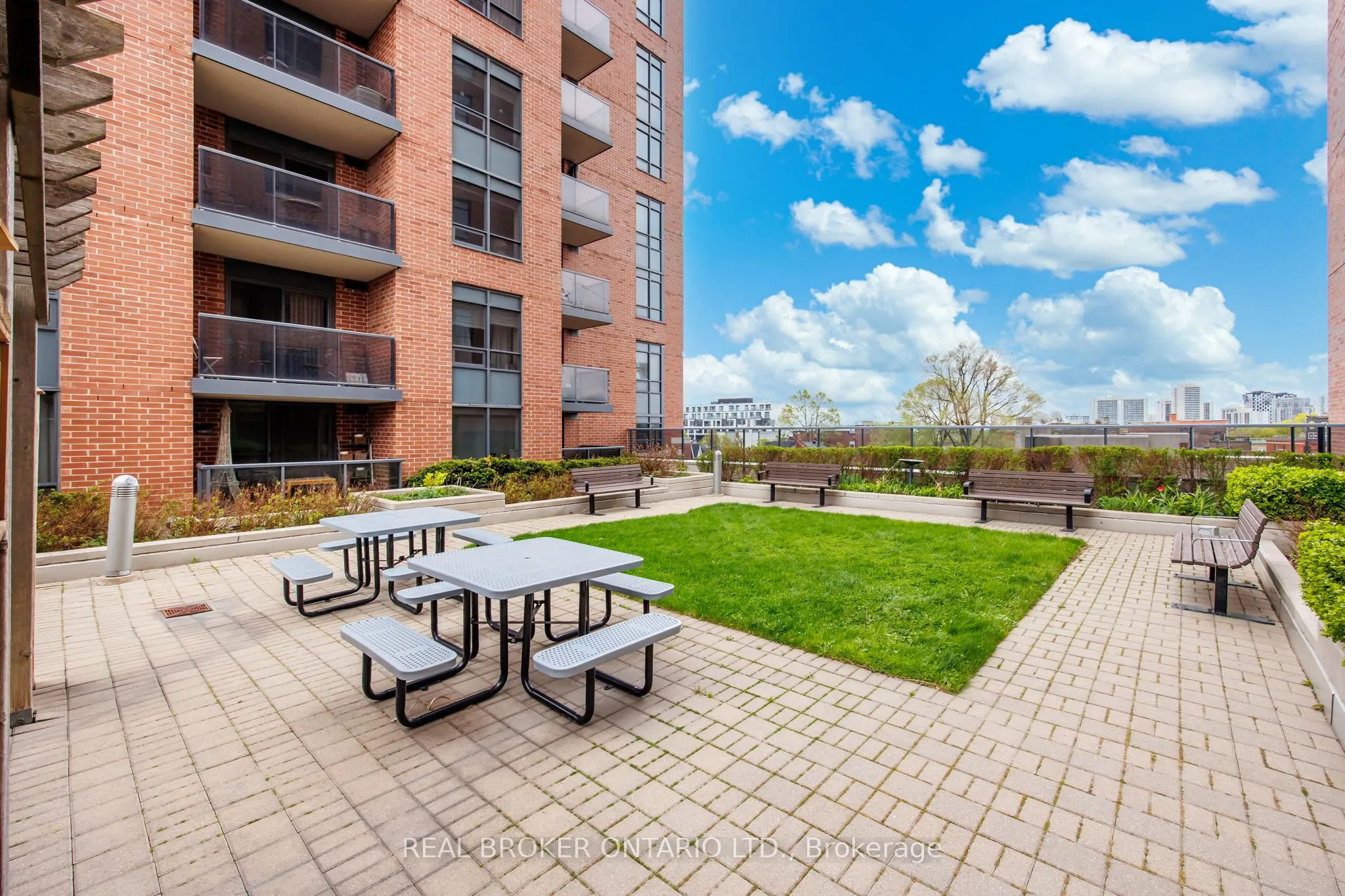 61 Heintzman Street, #718