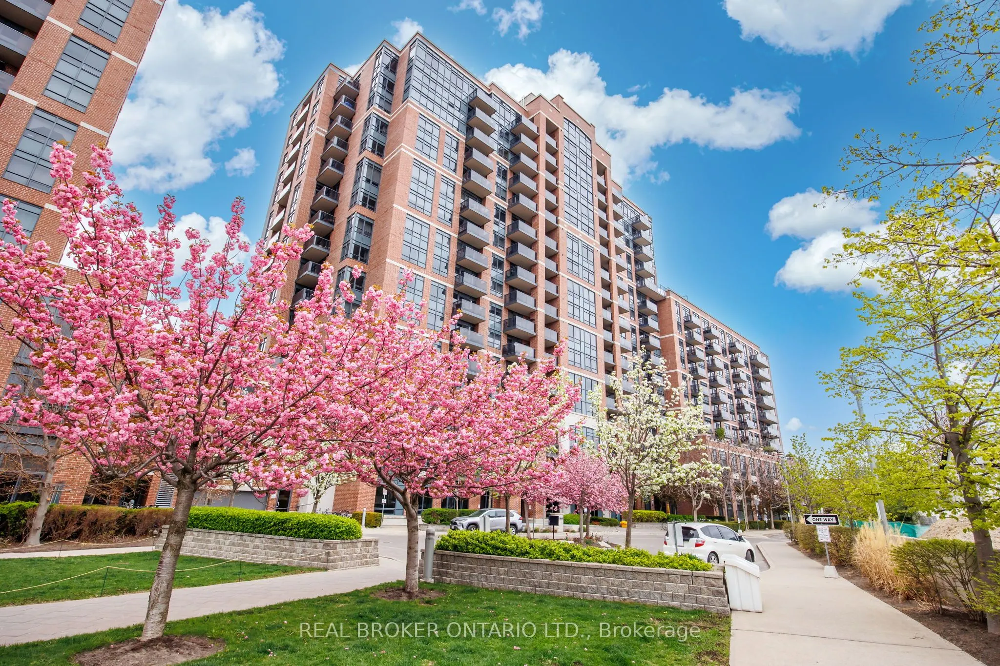 61 Heintzman Street, #718