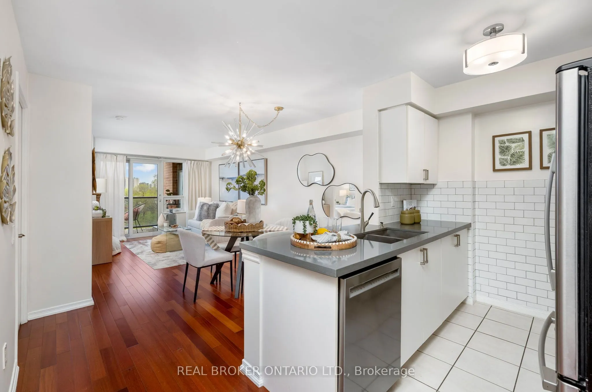 61 Heintzman Street, #718