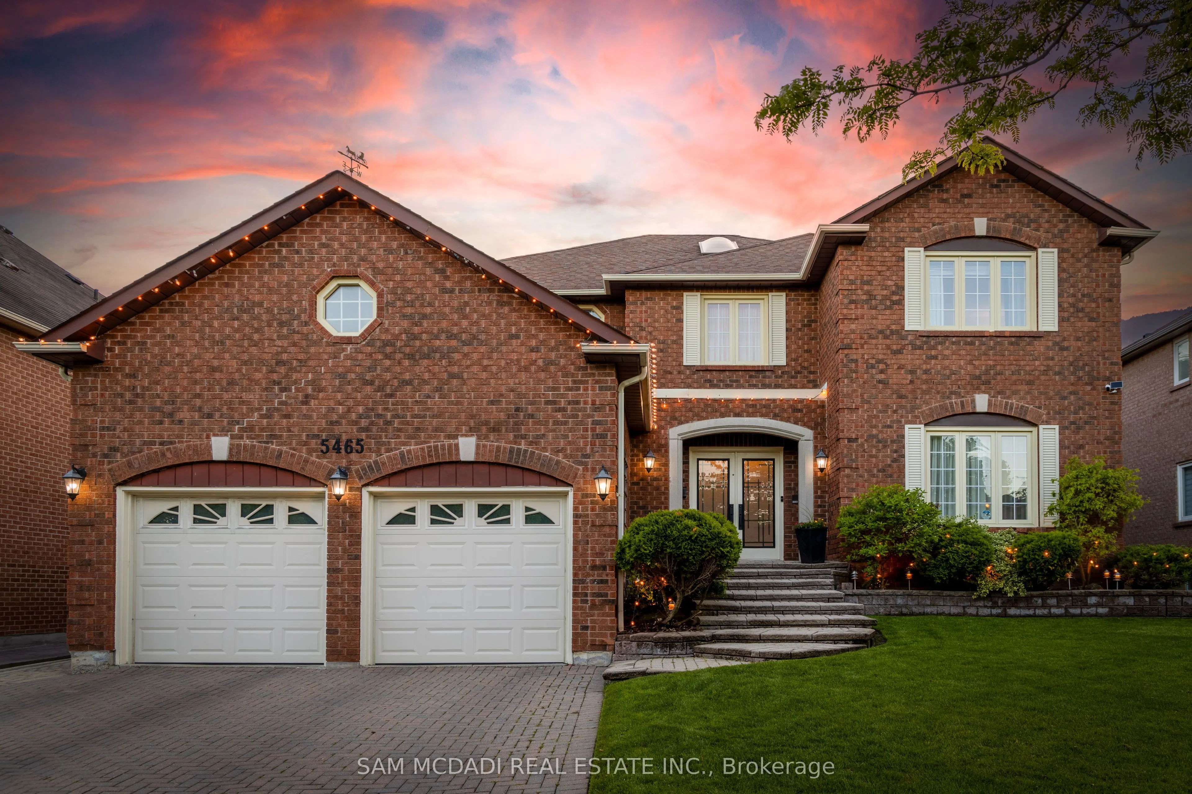 5465 Shorecrest Crescent