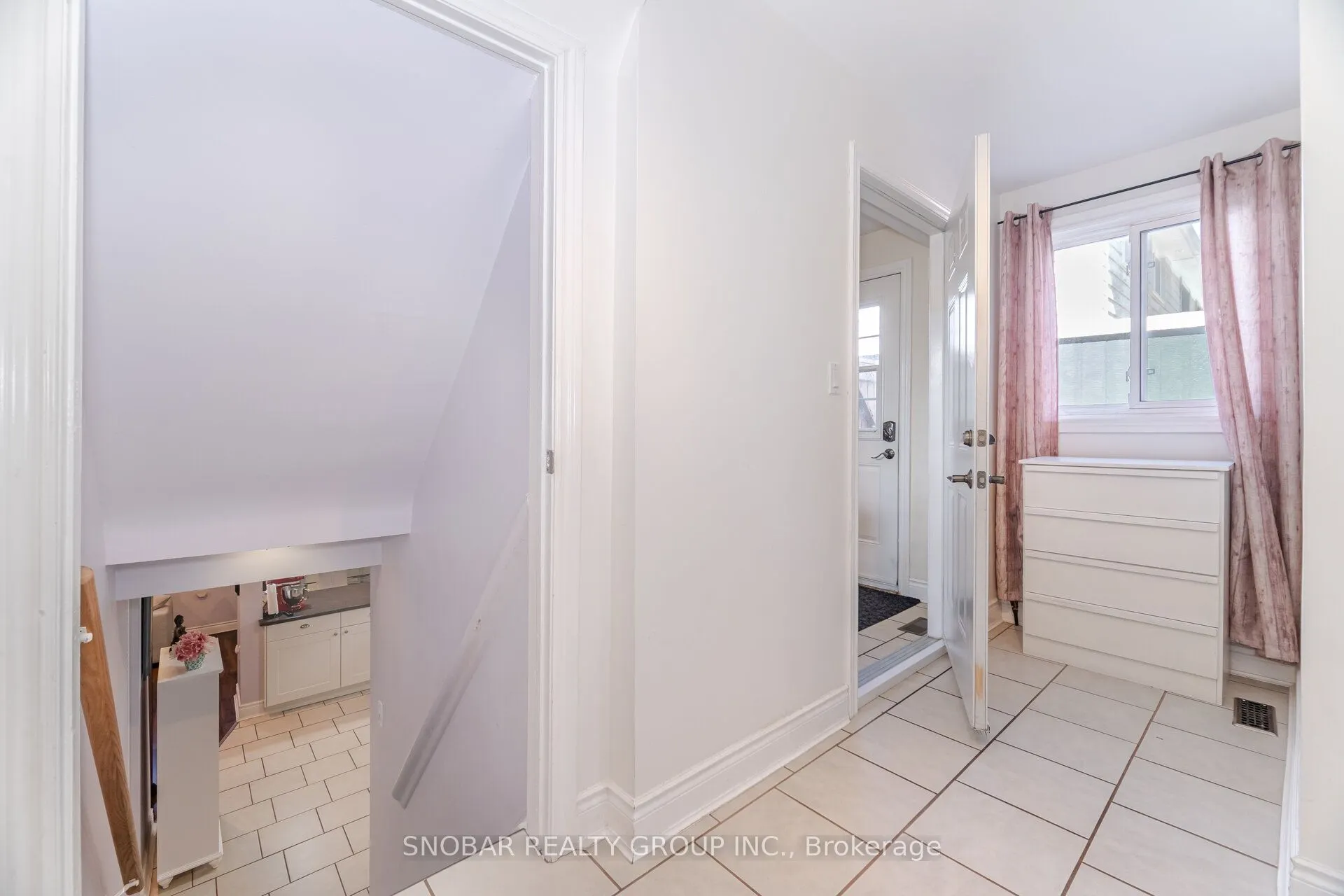 3389 Kelowna Court