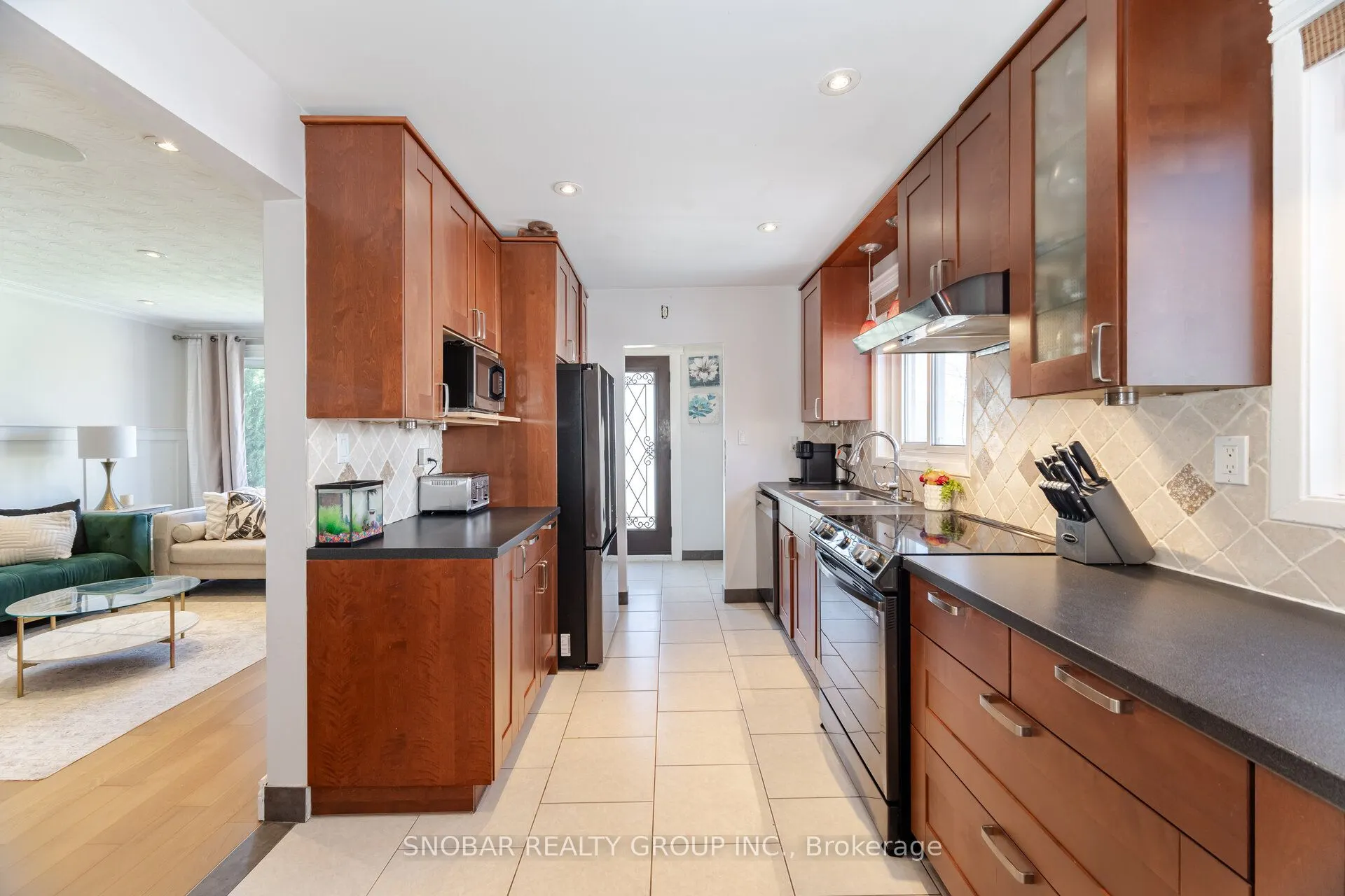 3389 Kelowna Court