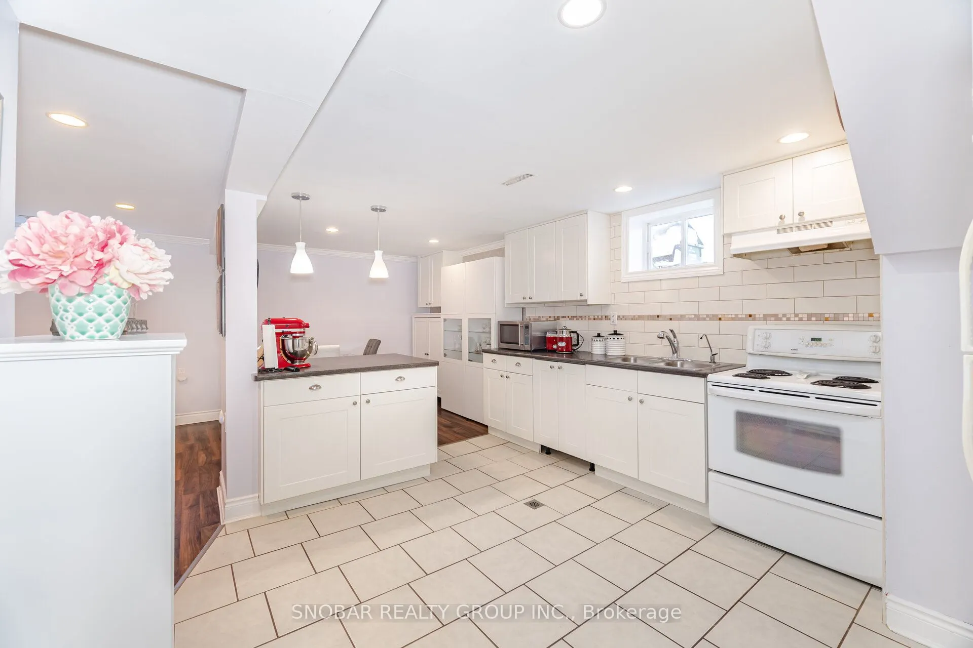 3389 Kelowna Court