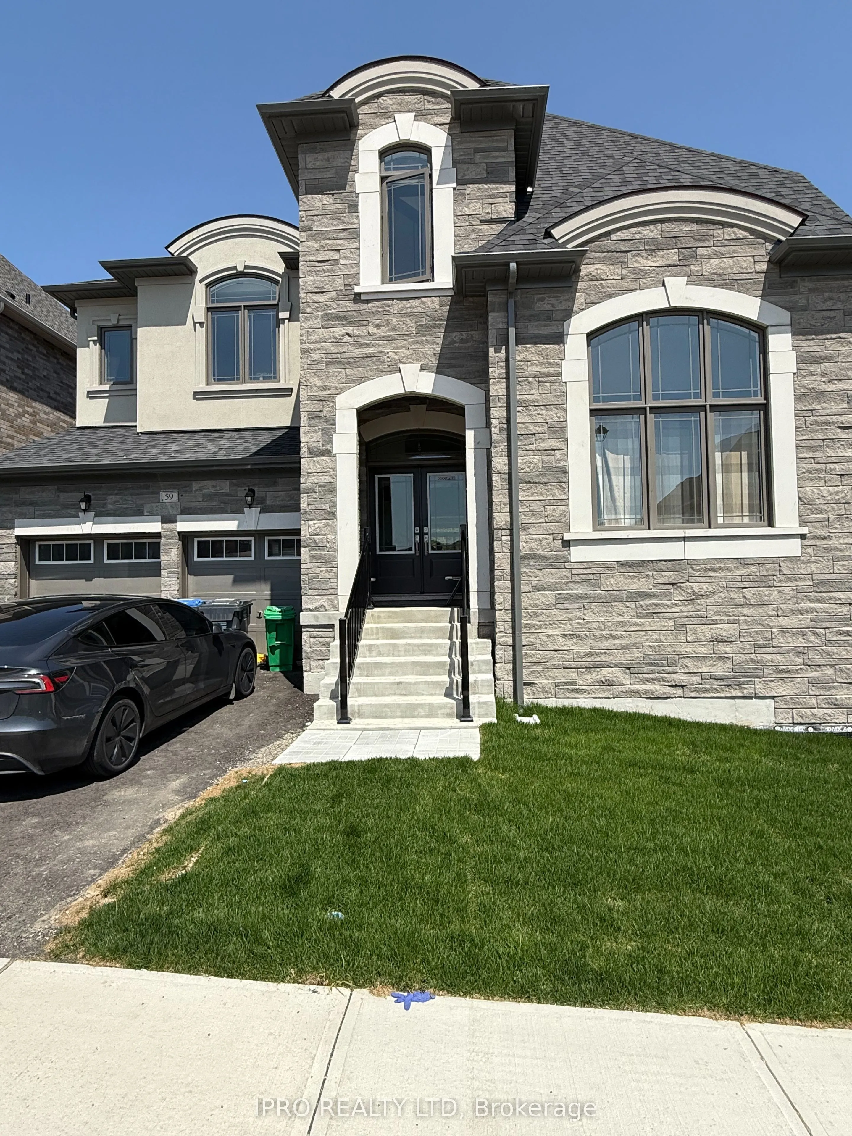 59 Raspberry Ridge Avenue