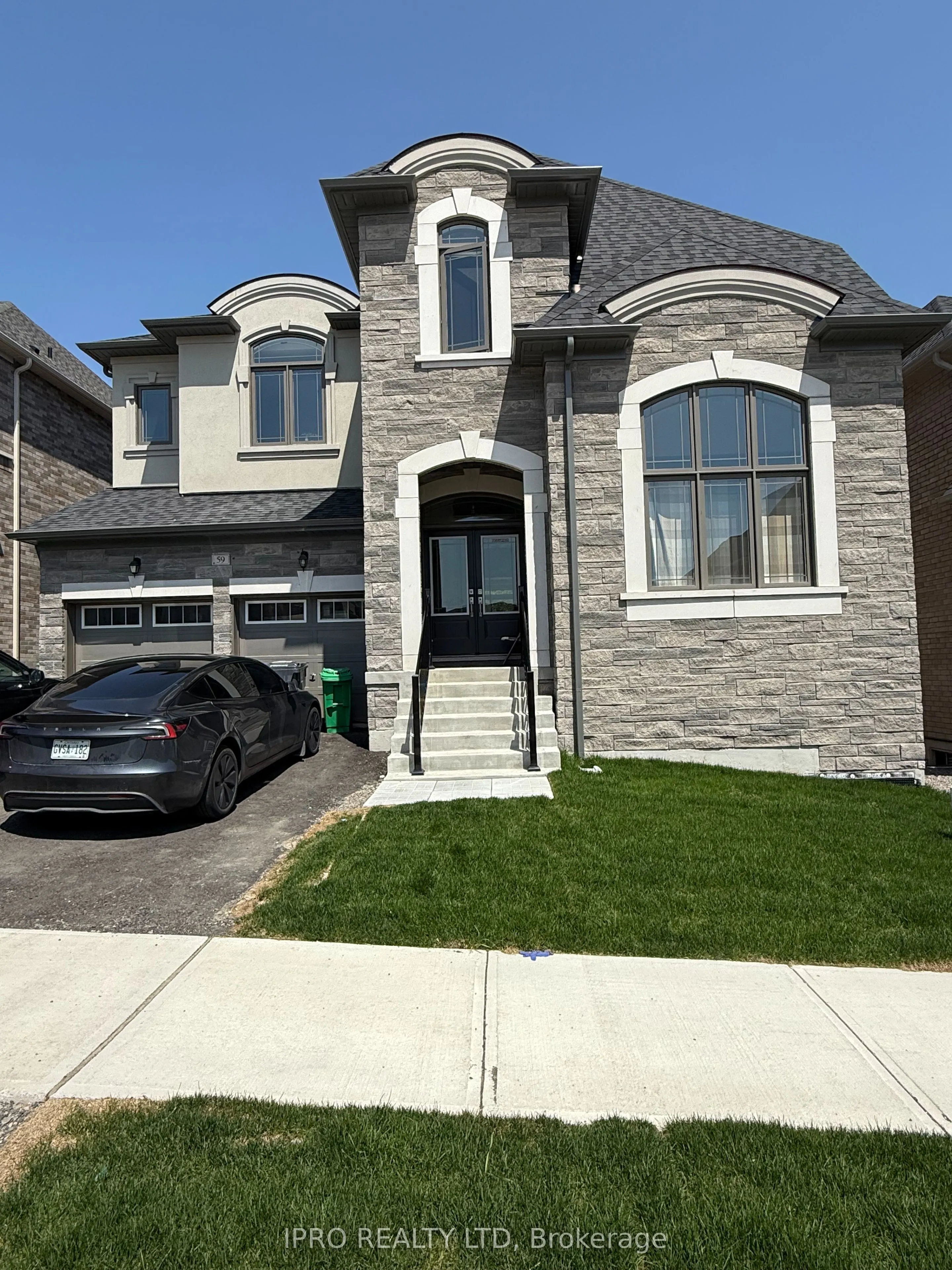 59 Raspberry Ridge Avenue