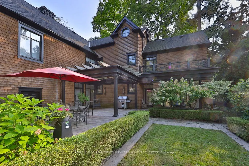 905 Sangster Avenue