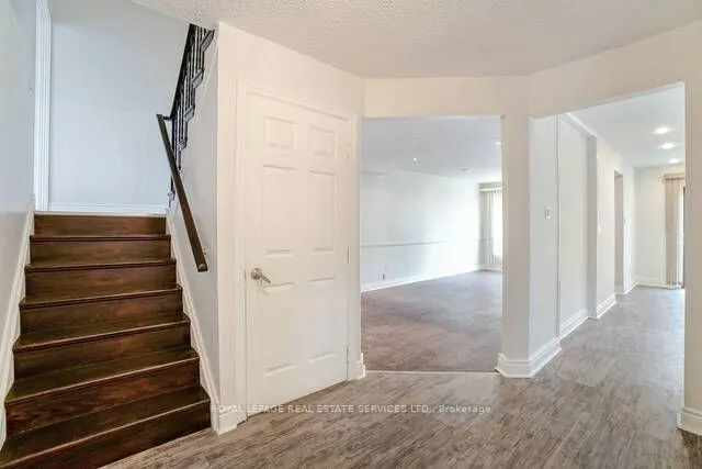 6 Albemarle Court