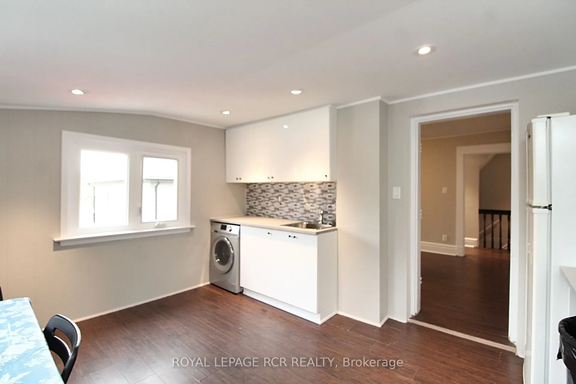 69 King Street W