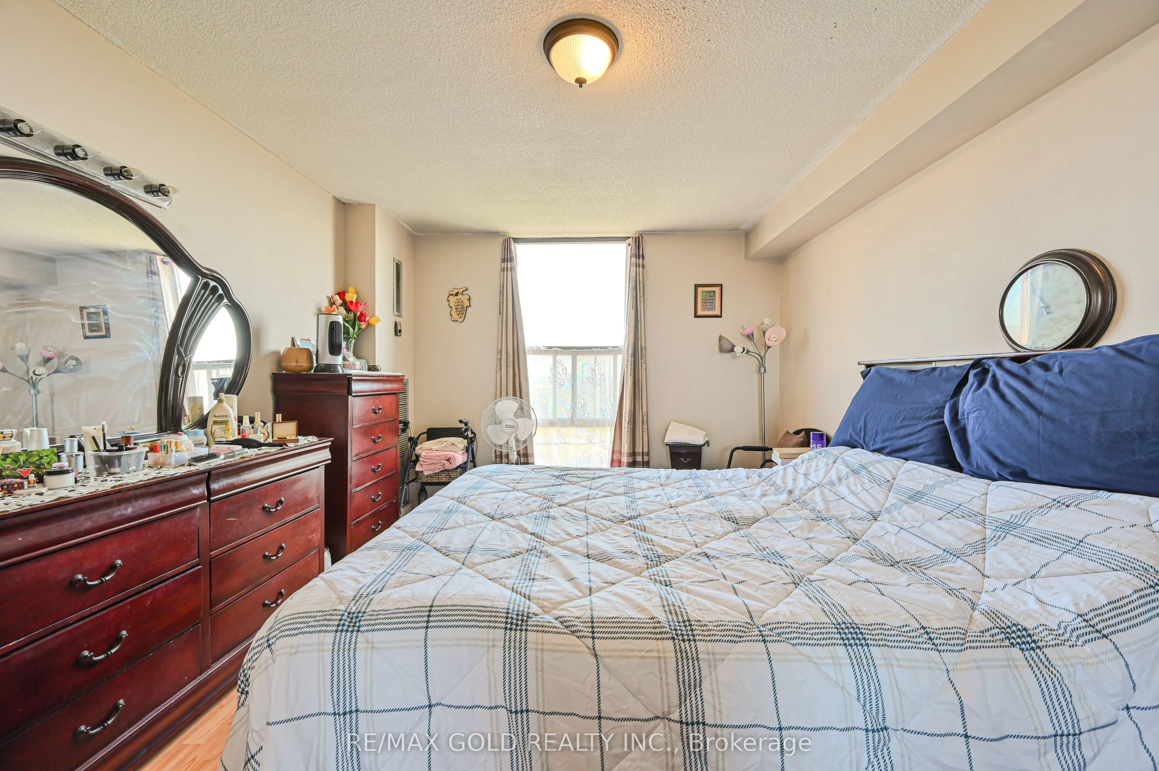 4 Kings Cross Road, #1807