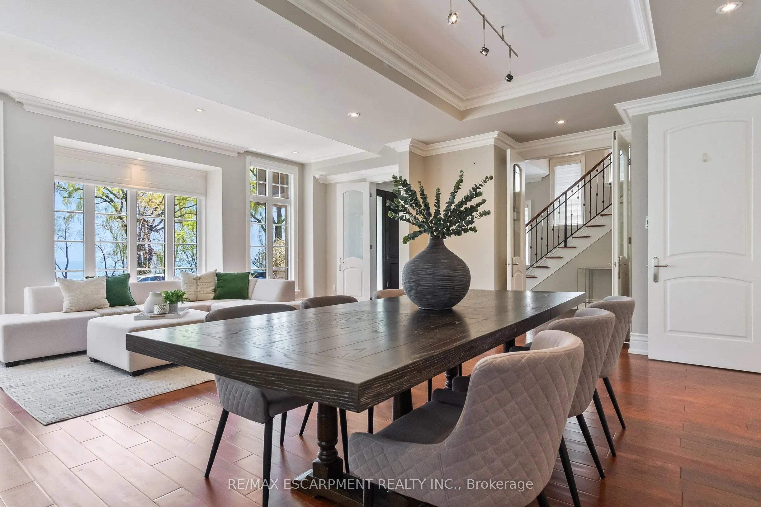 274 Lake Promenade