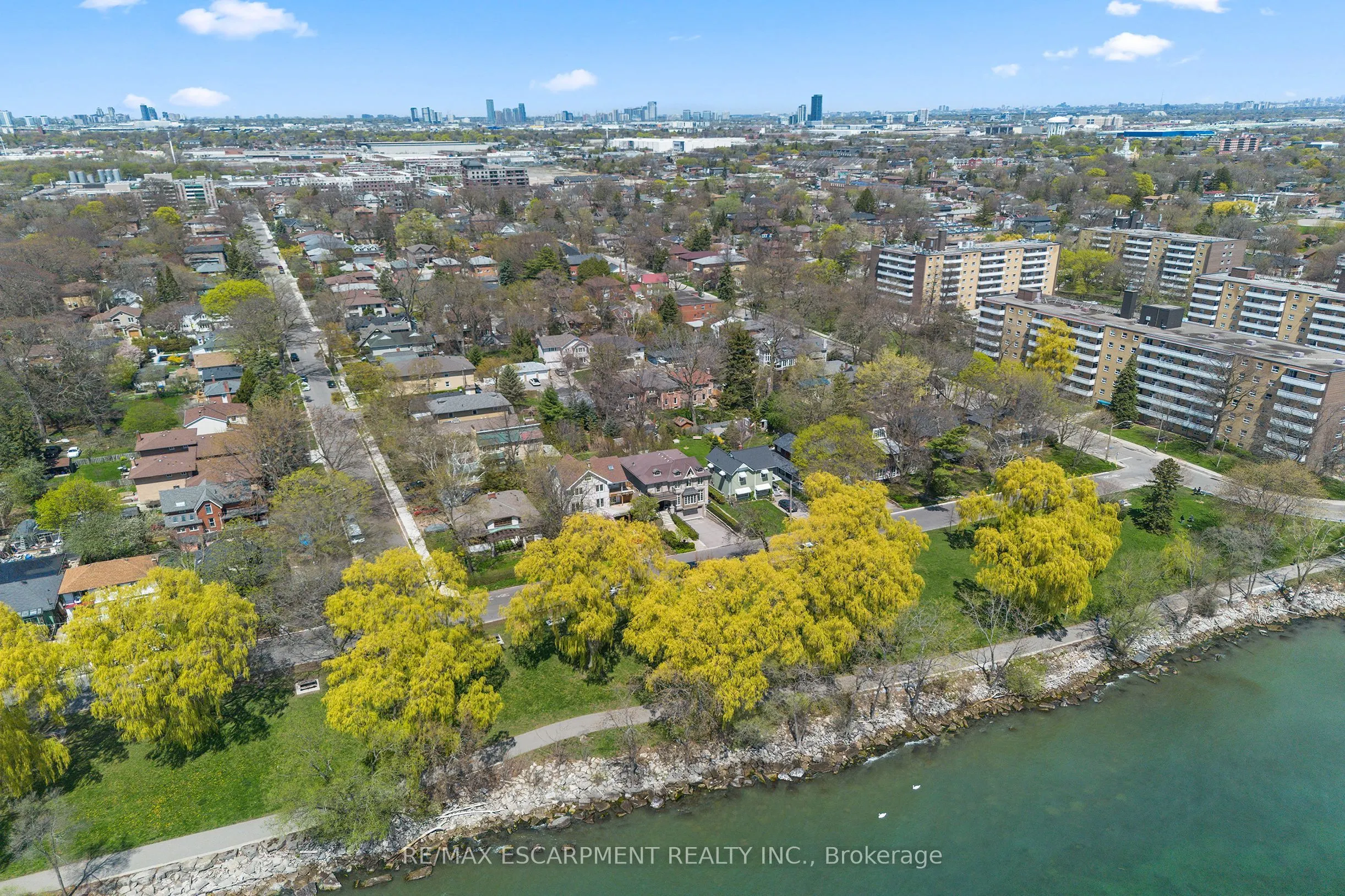 274 Lake Promenade