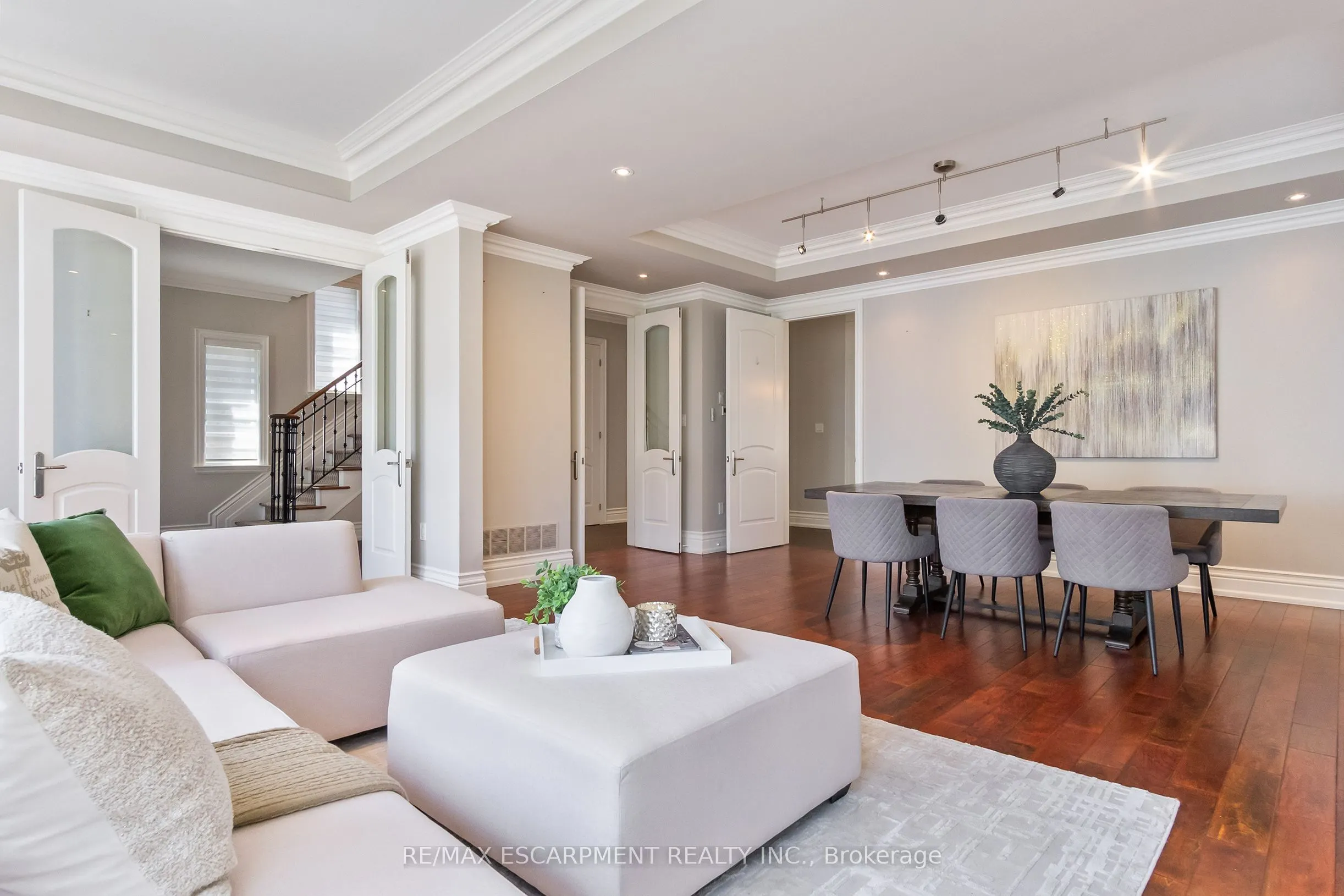 274 Lake Promenade