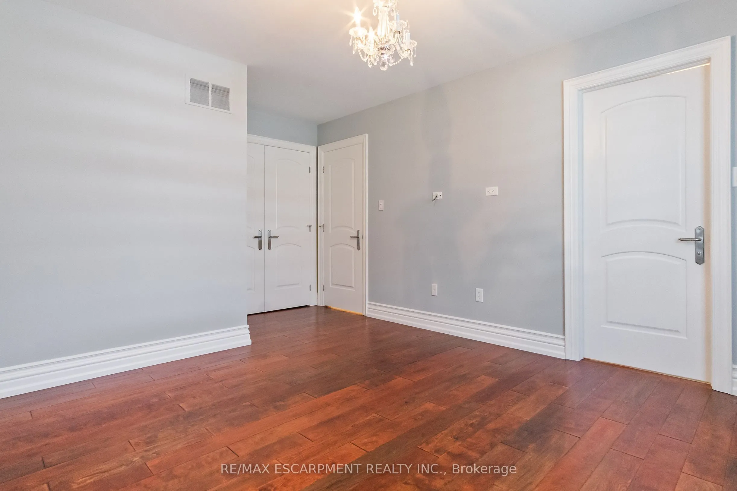 274 Lake Promenade