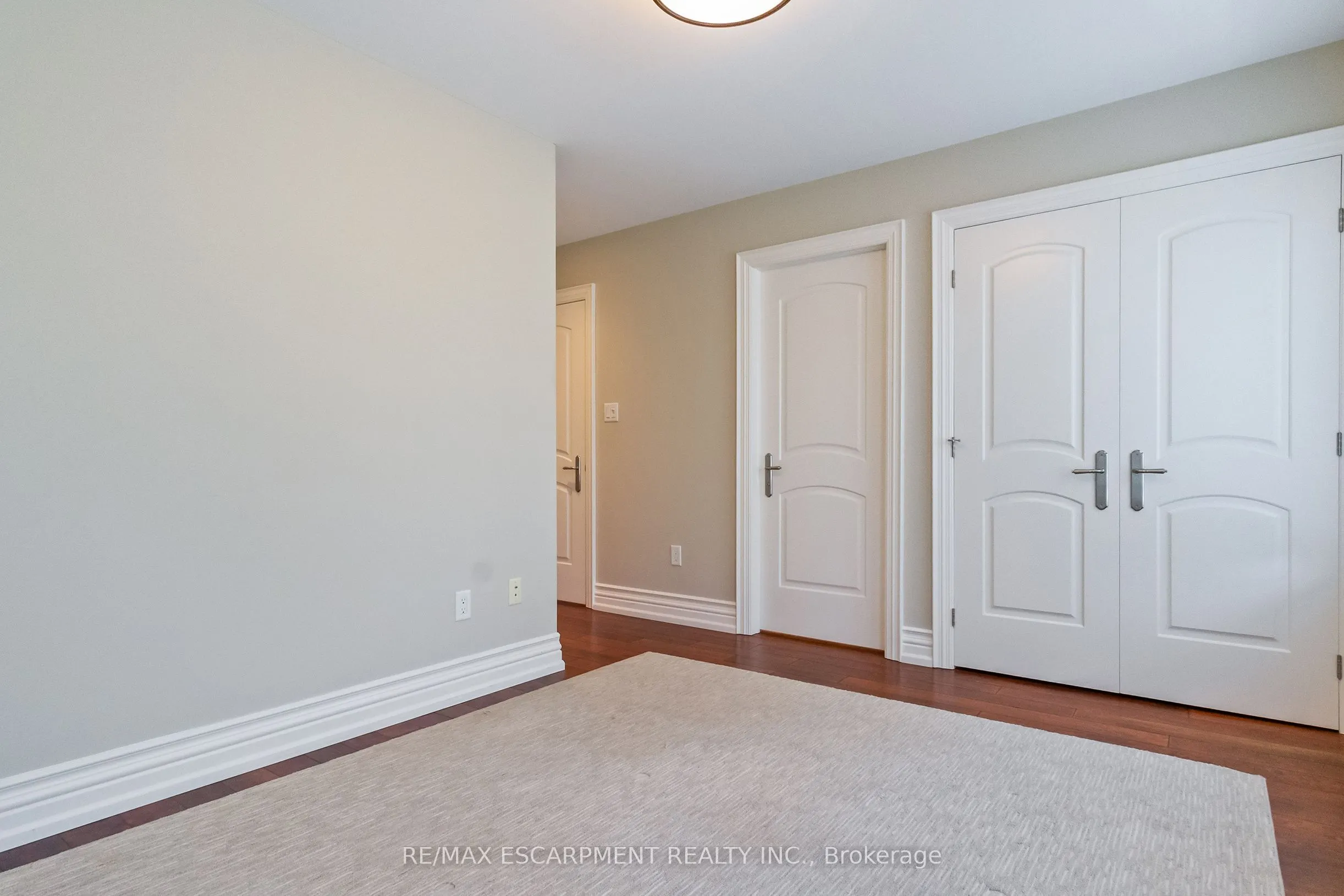 274 Lake Promenade