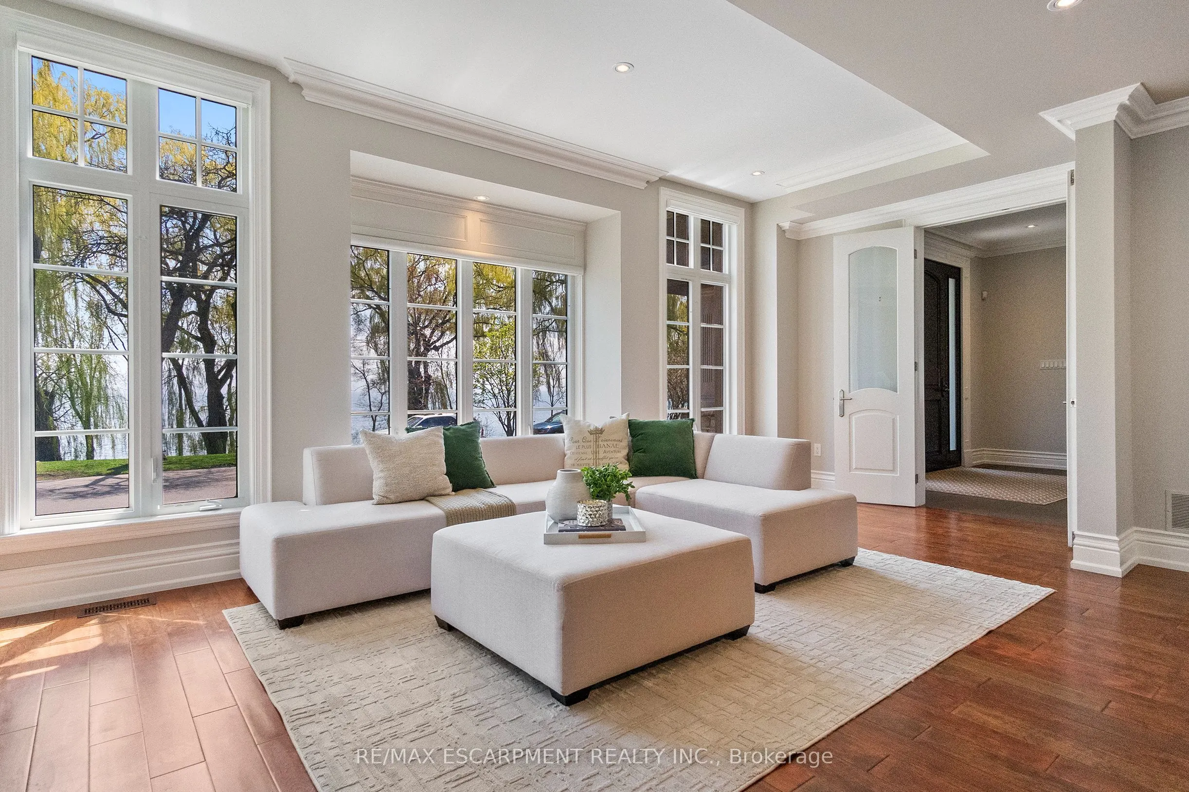 274 Lake Promenade