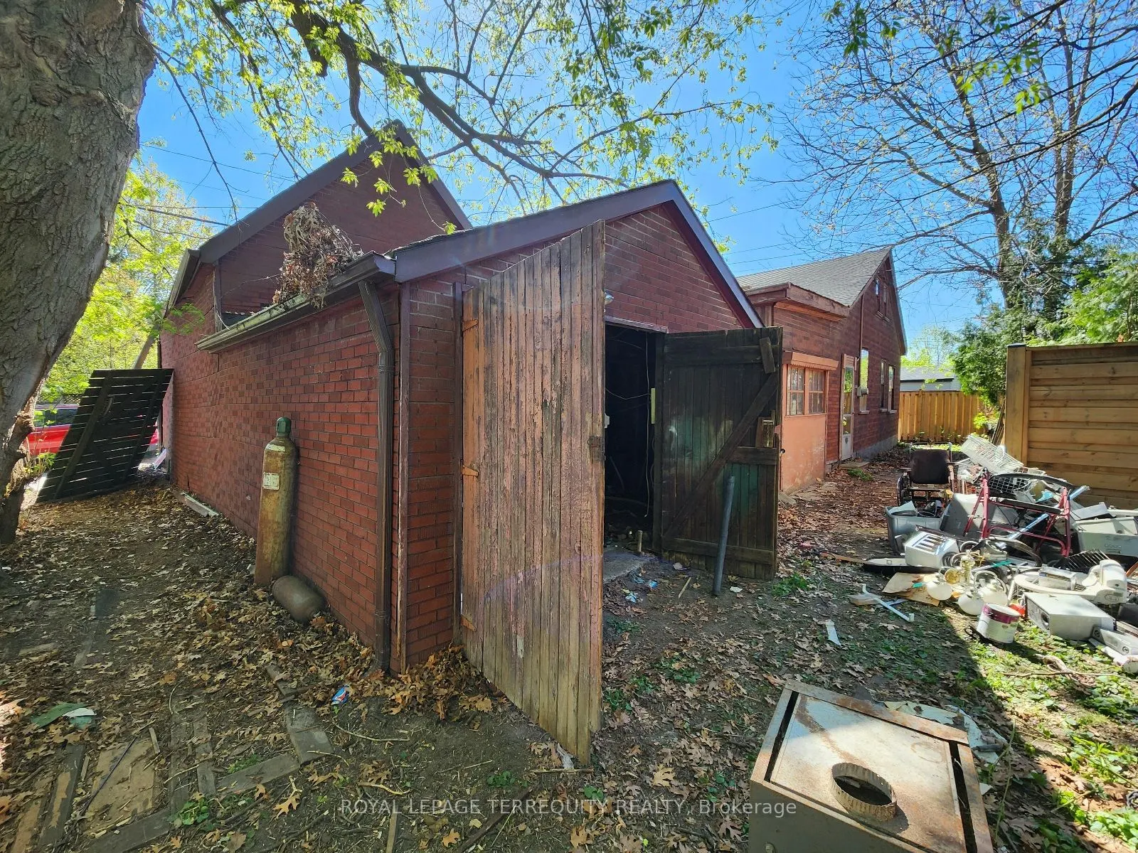 629 Durie Street
