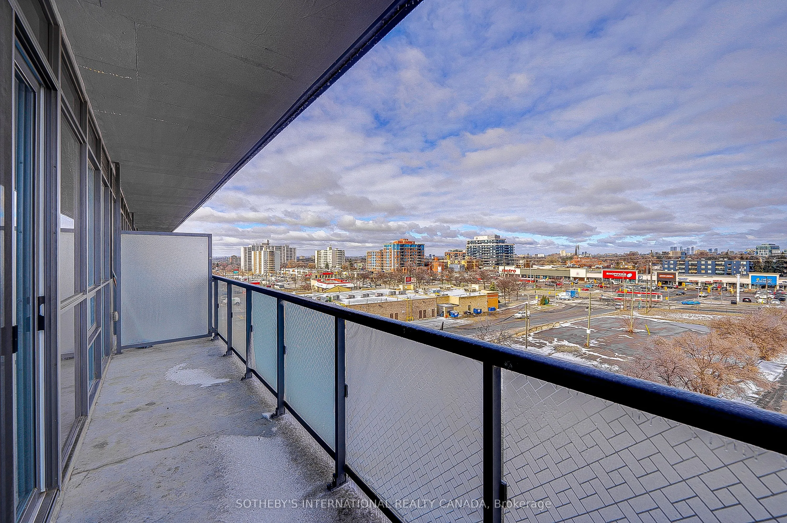 15 James Finlay Way #712