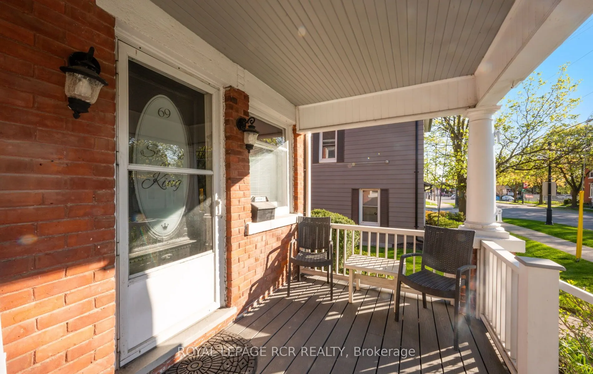 69 King Street W