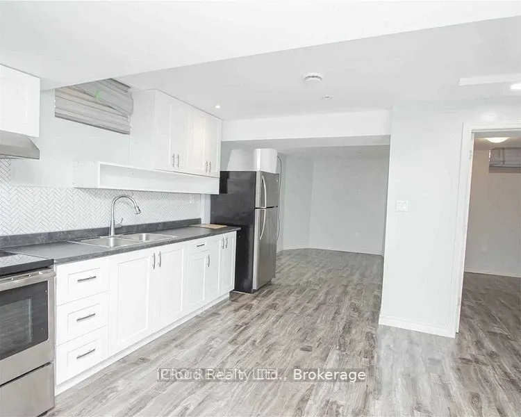 424 Jay Crescent