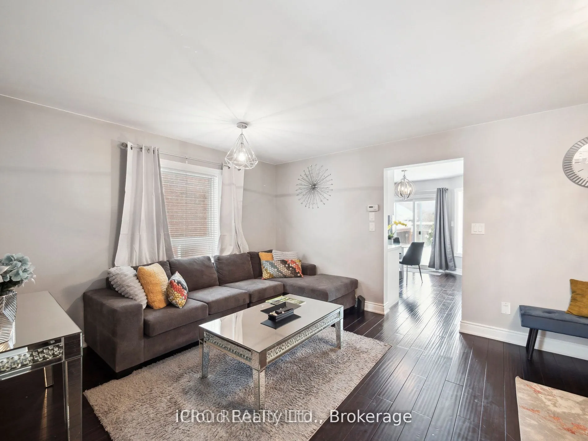 424 Jay Crescent