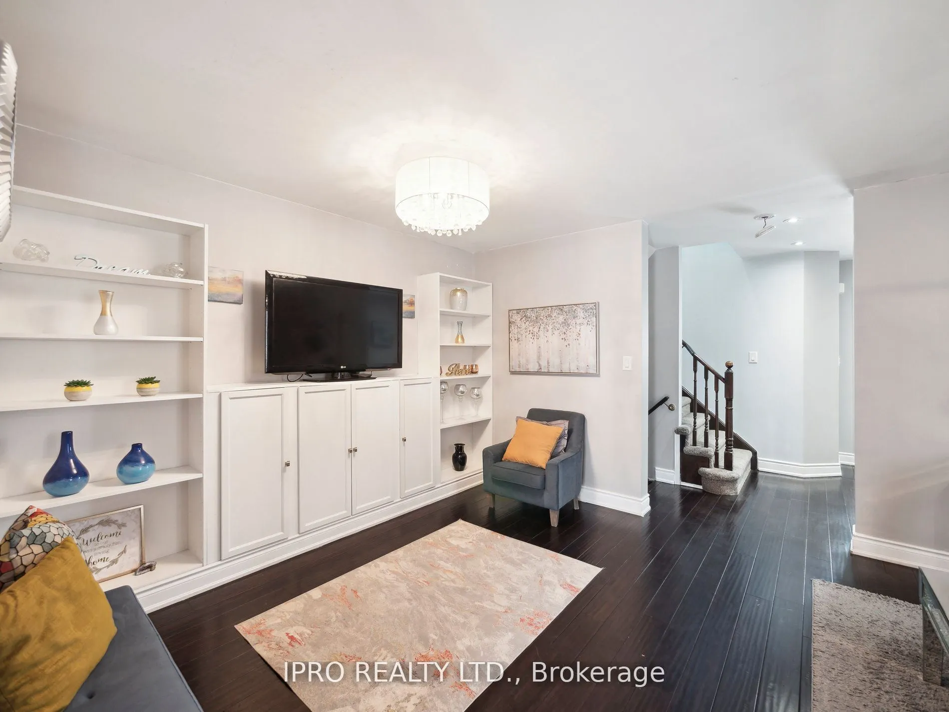 424 Jay Crescent