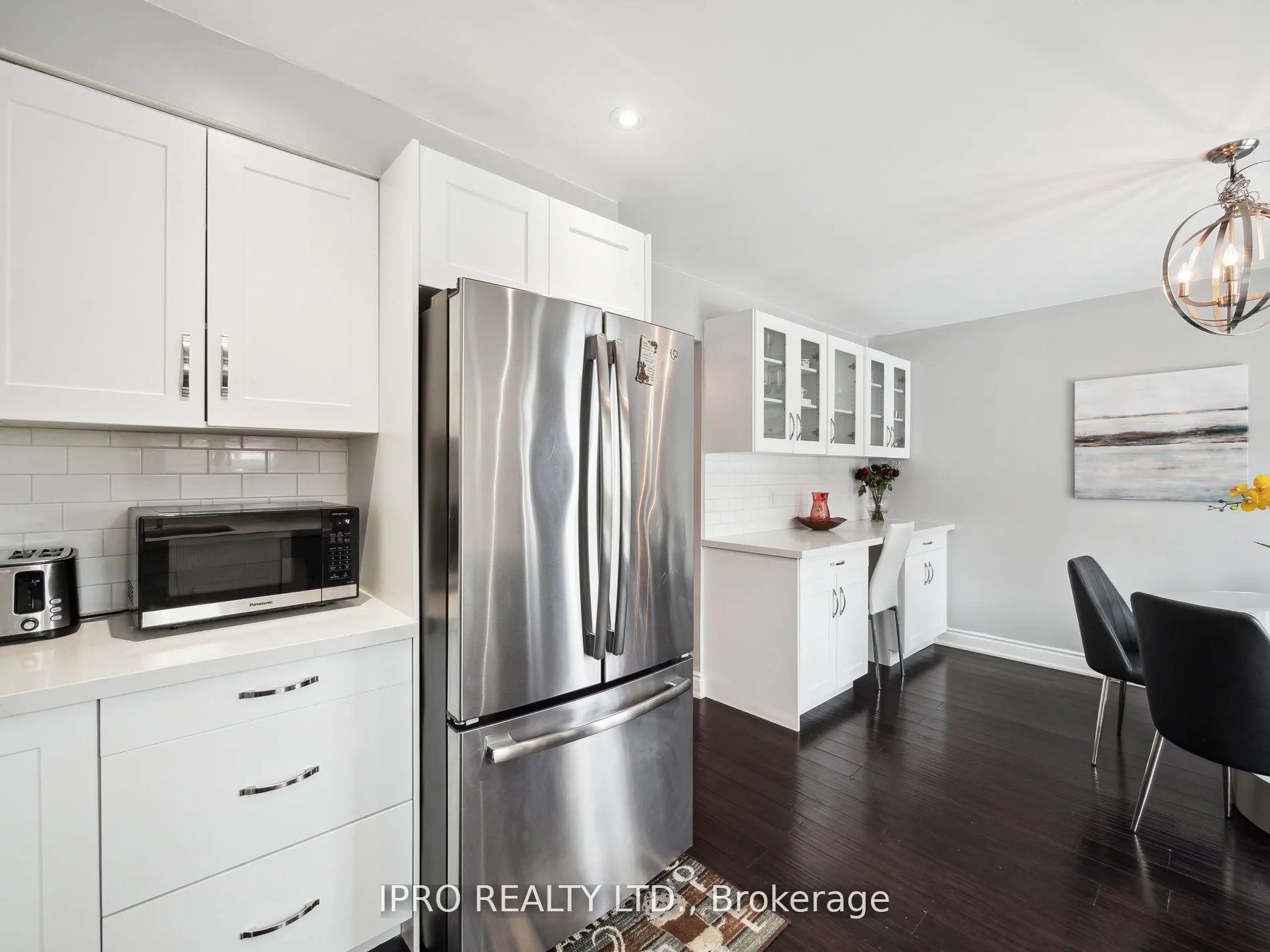 424 Jay Crescent