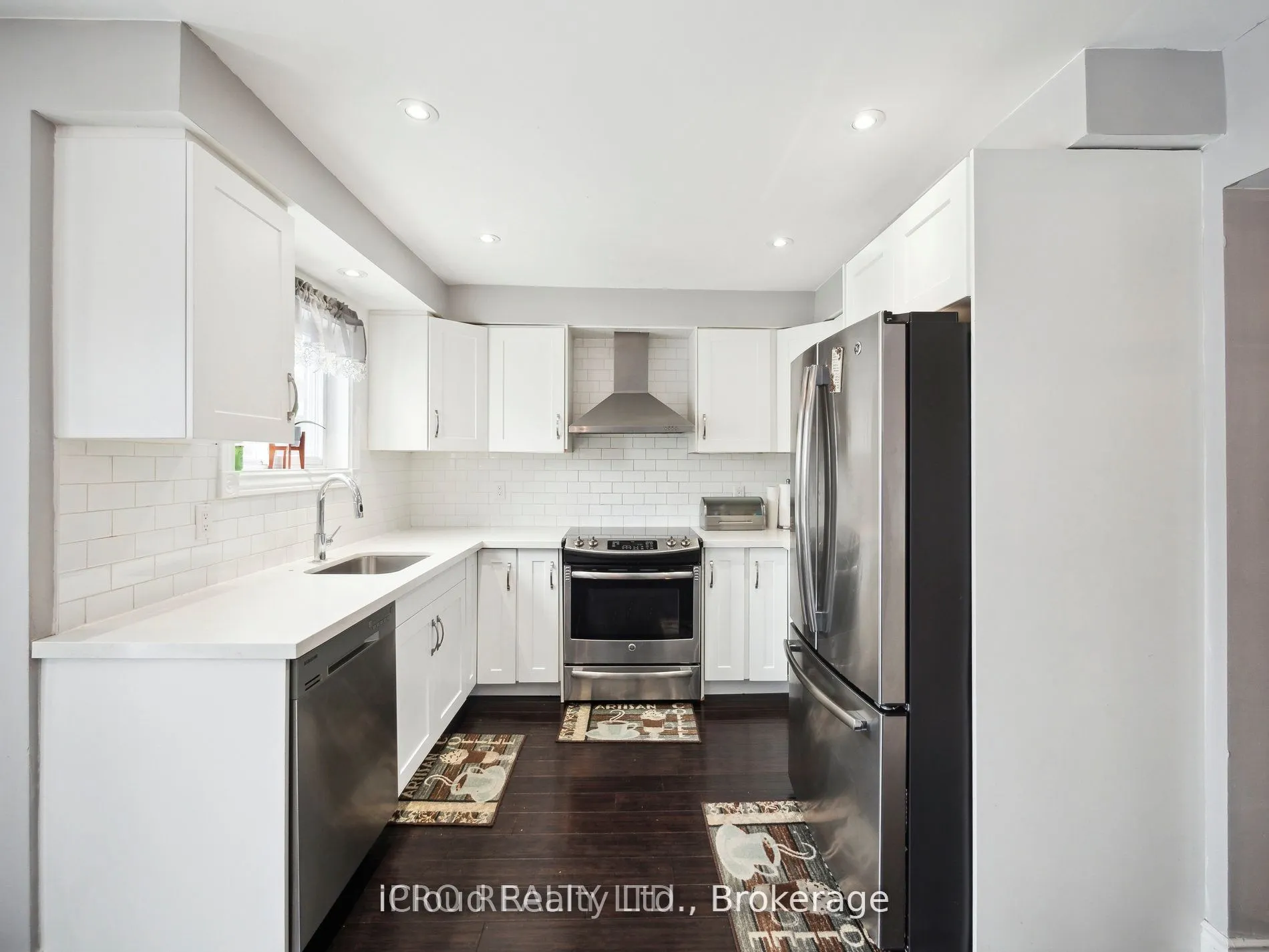 424 Jay Crescent