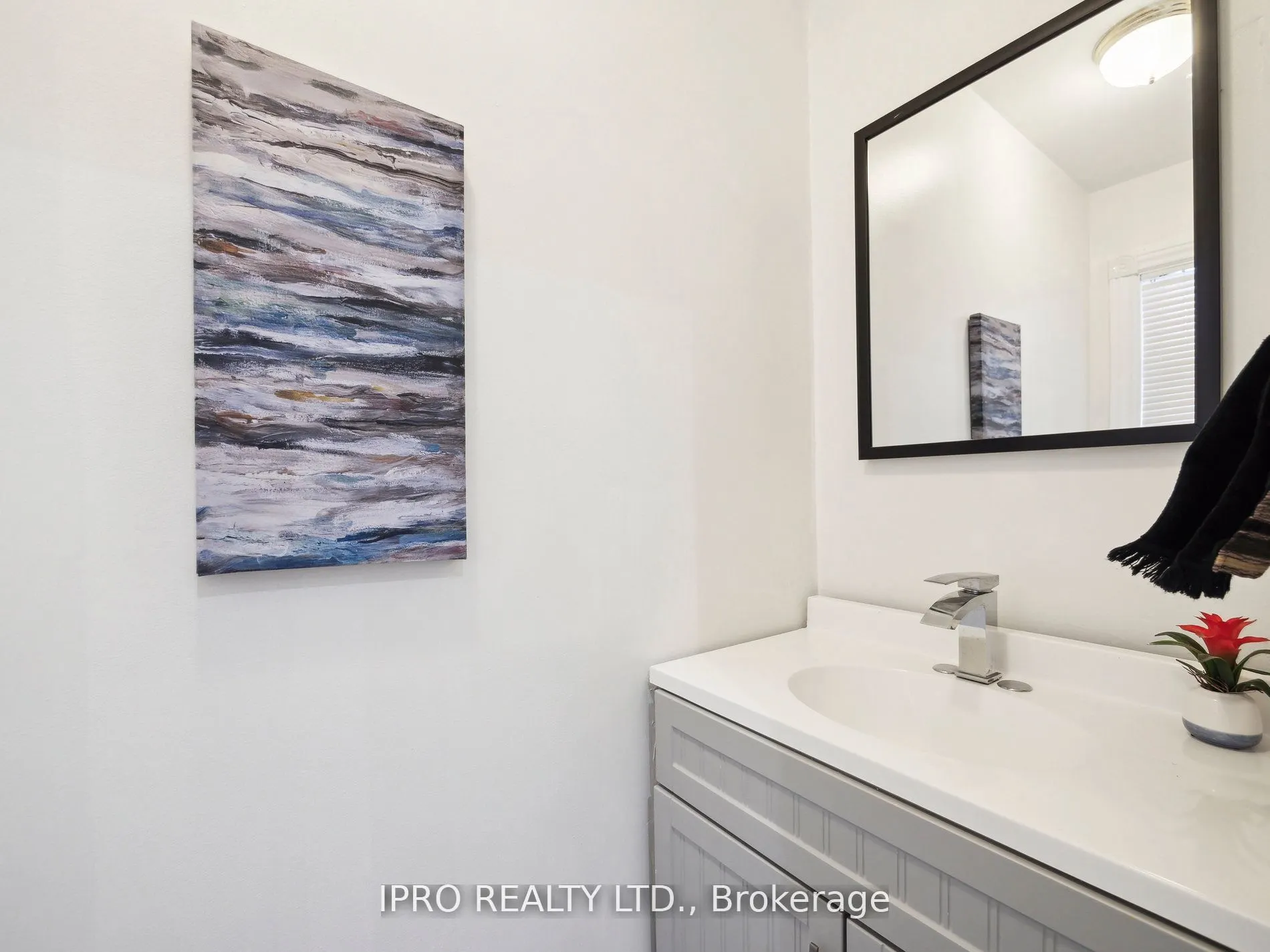 424 Jay Crescent