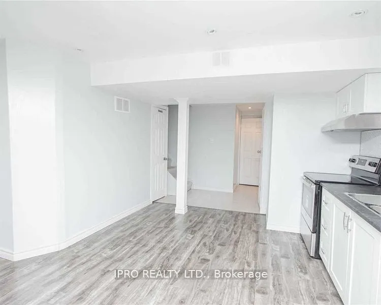 424 Jay Crescent