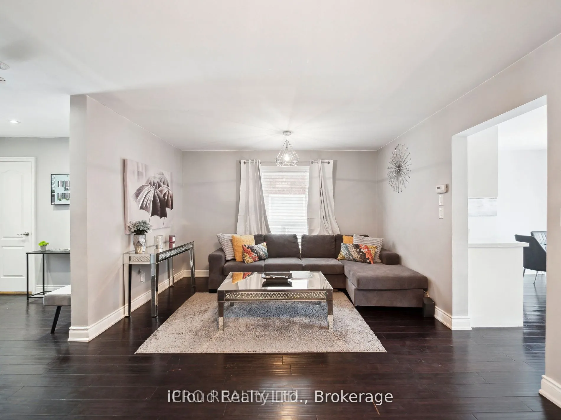 424 Jay Crescent