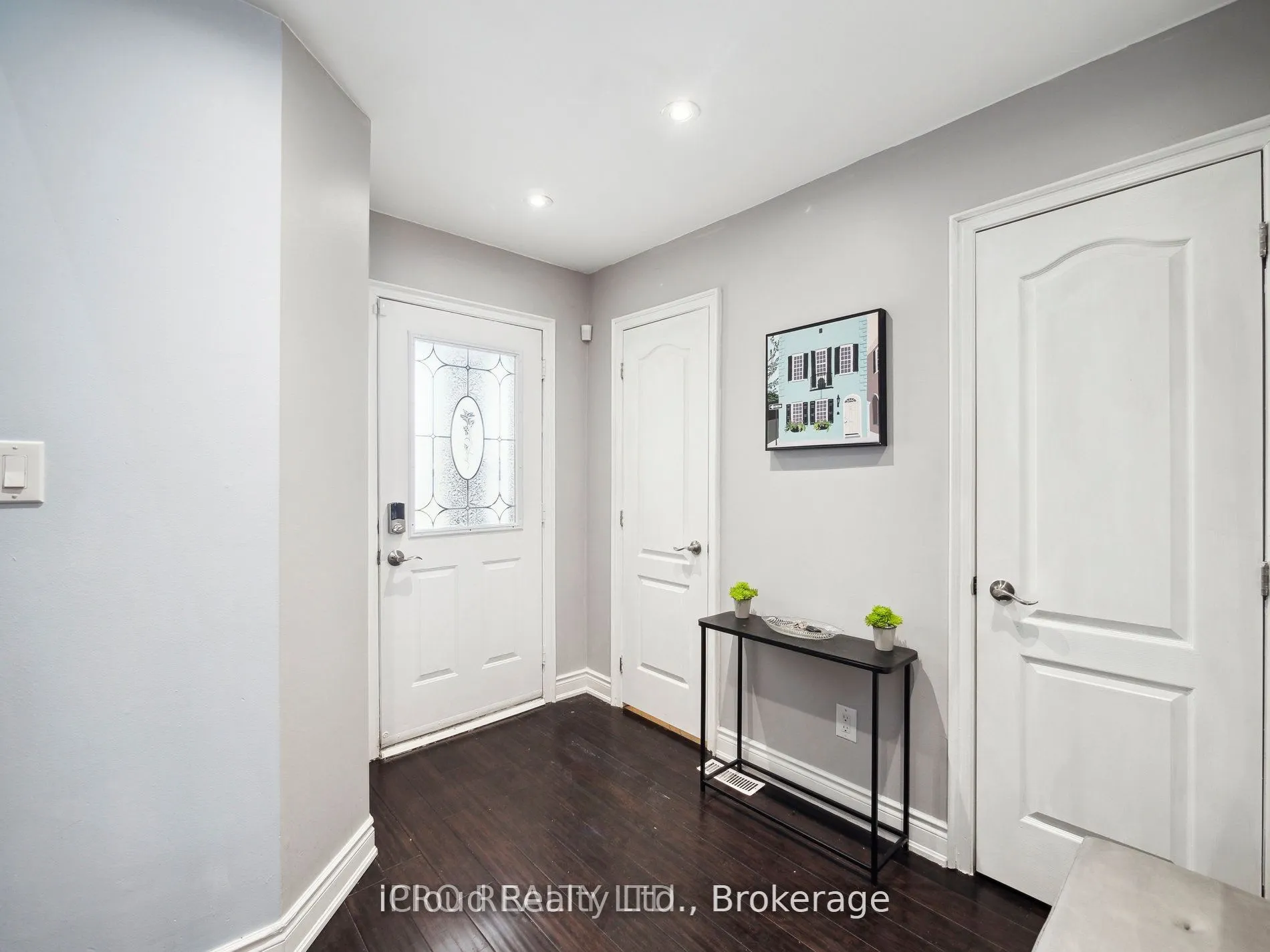 424 Jay Crescent