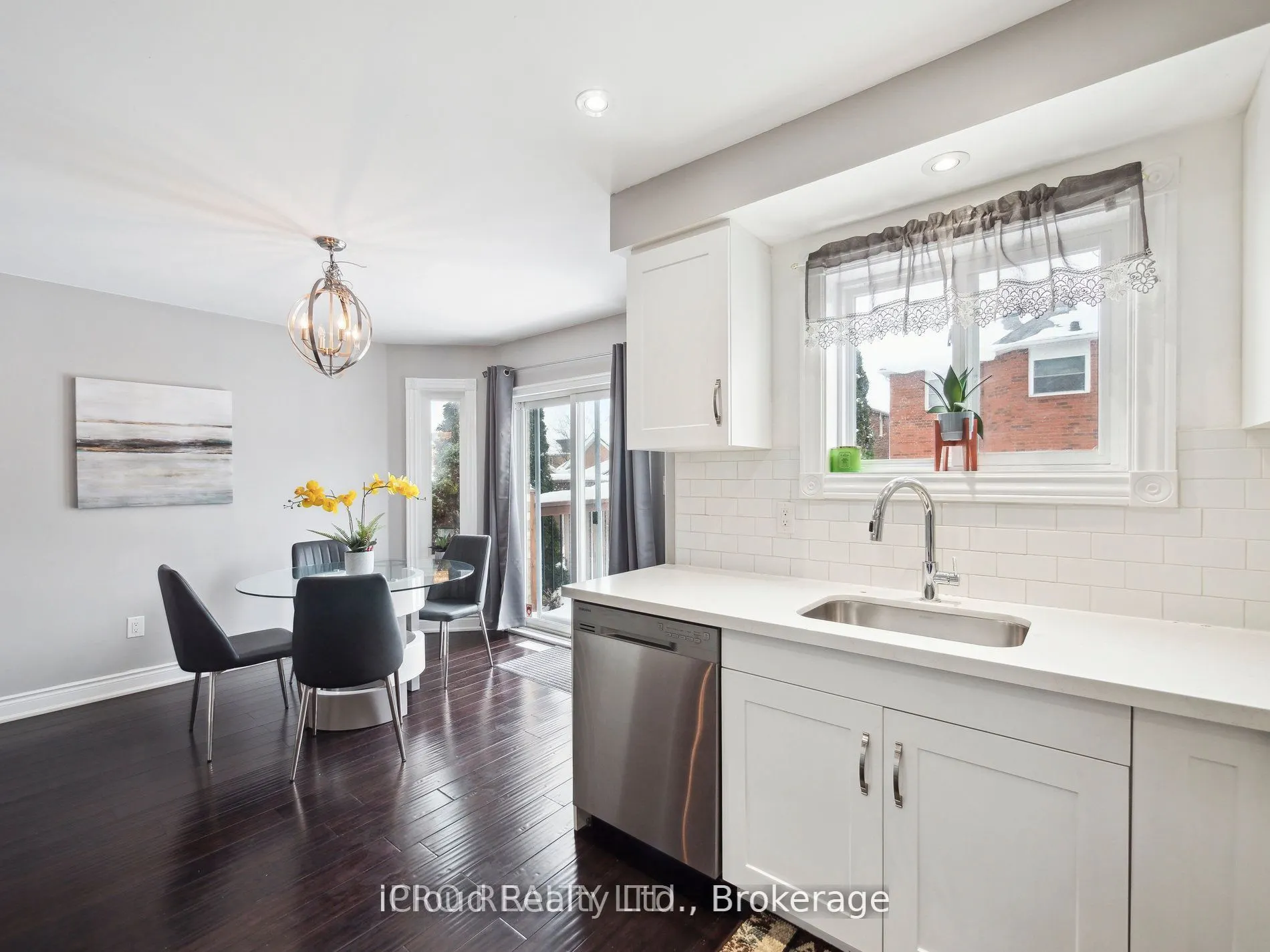 424 Jay Crescent