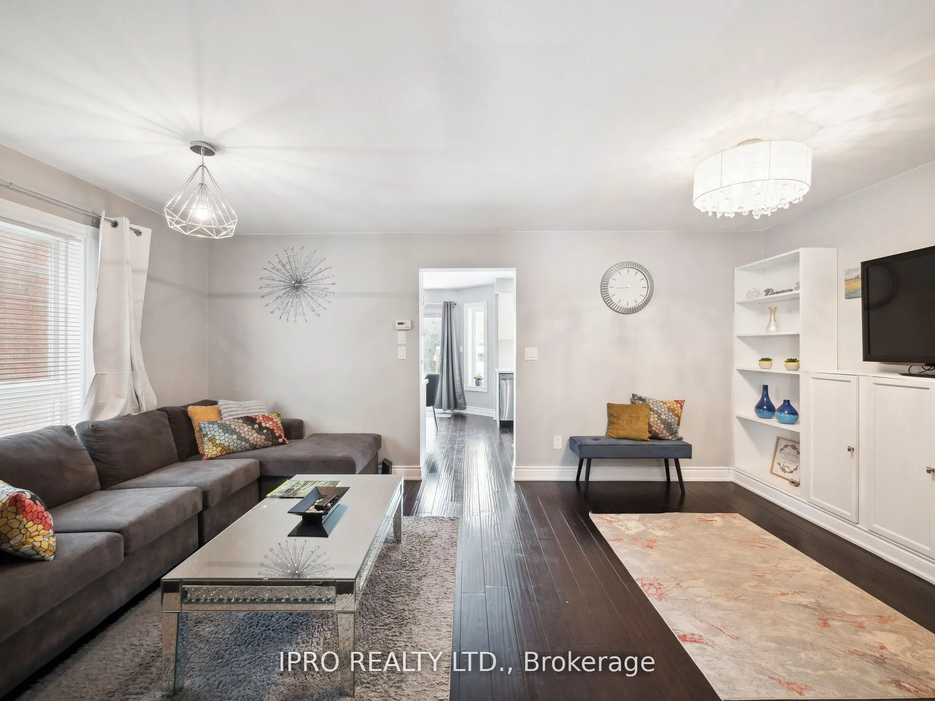 424 Jay Crescent