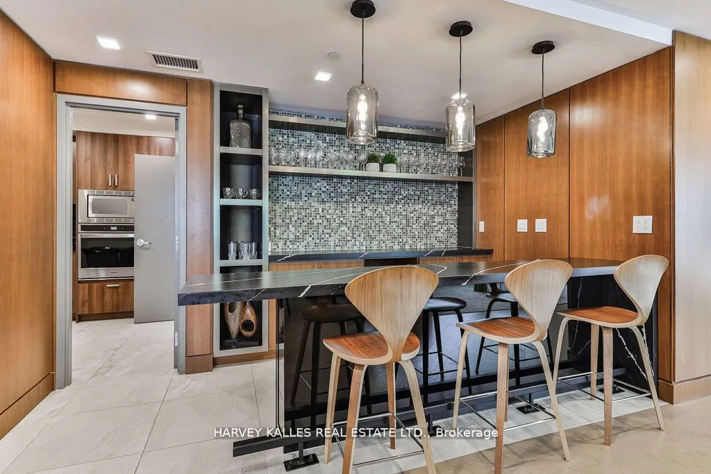 1575 Lakeshore Road W, #366