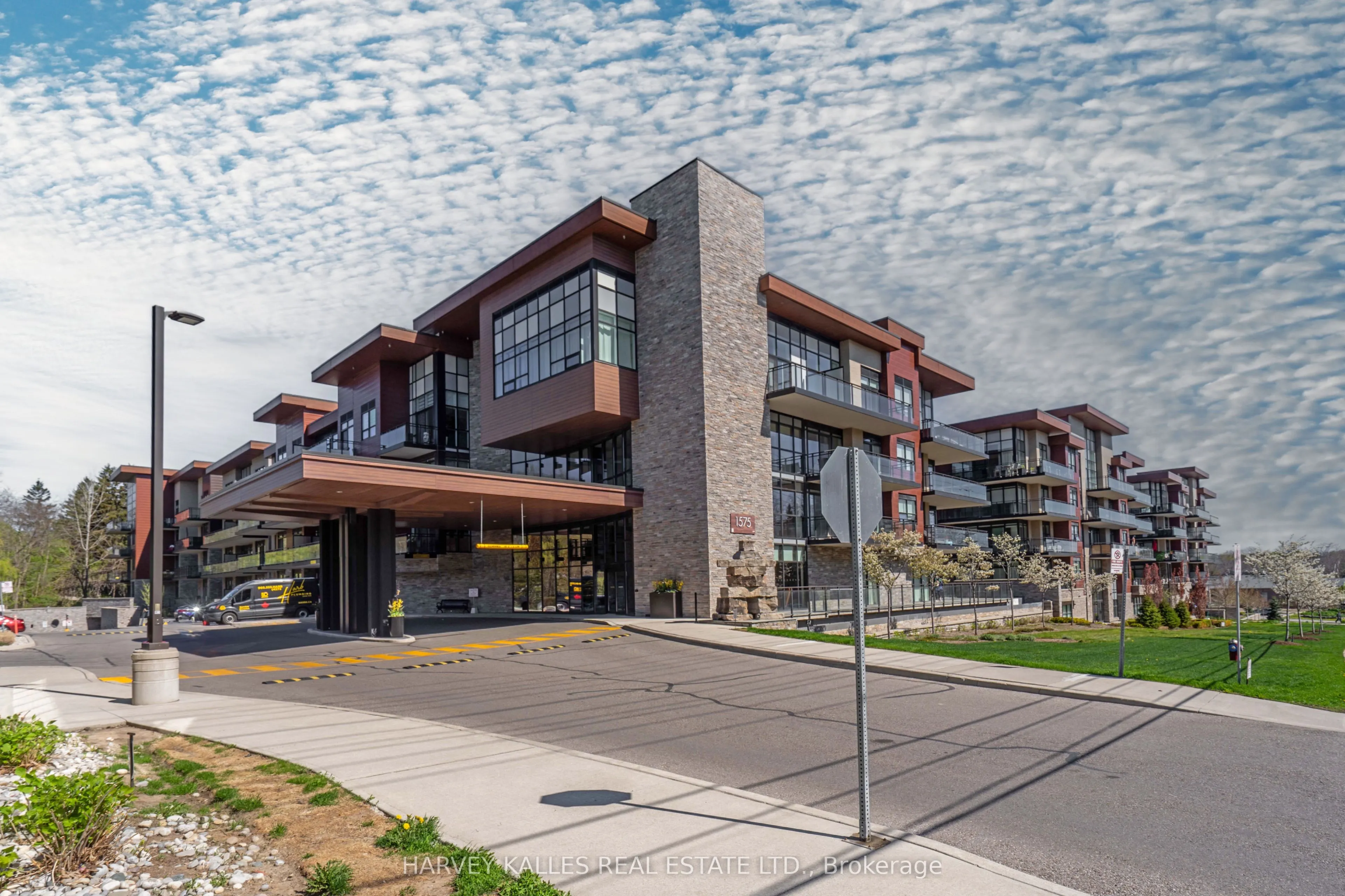 1575 Lakeshore Road W, #366