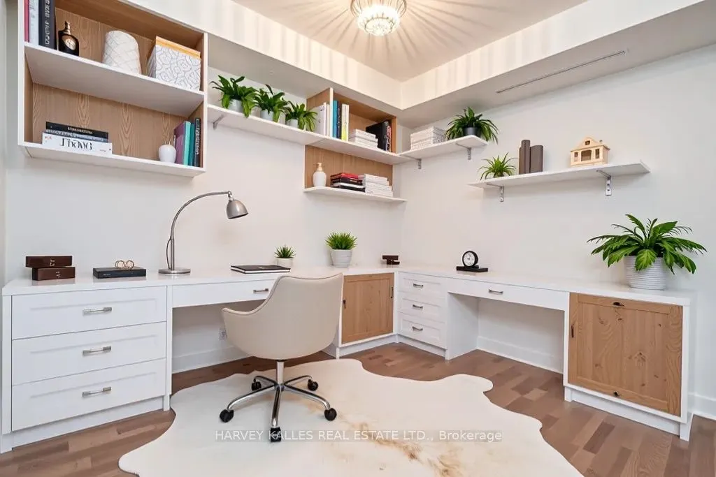 1575 Lakeshore Road W, #366