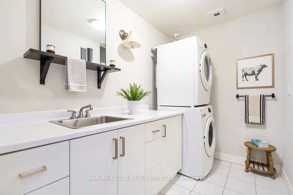 1575 Lakeshore Road W, #366