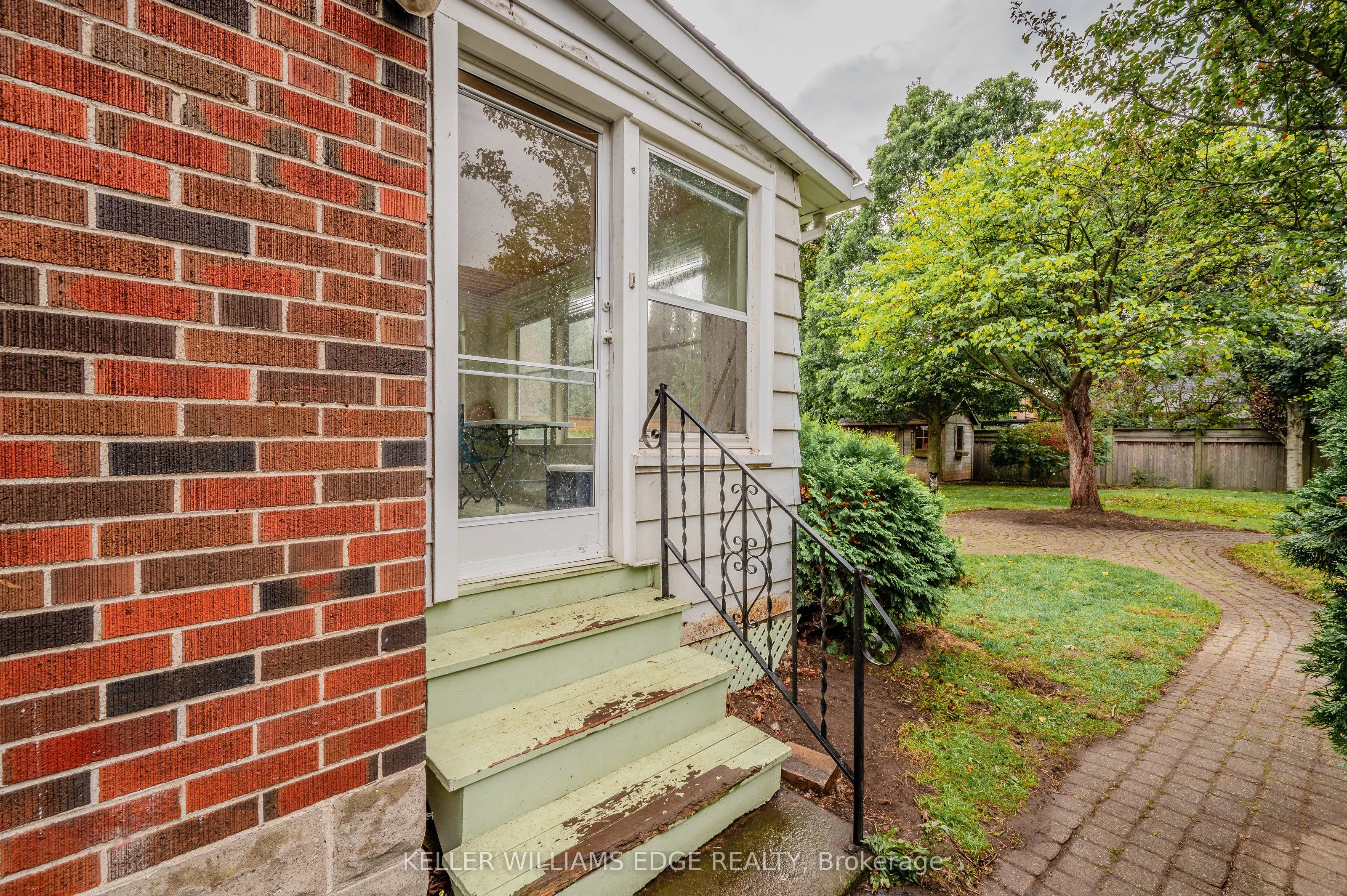 978 North Shore Boulevard W