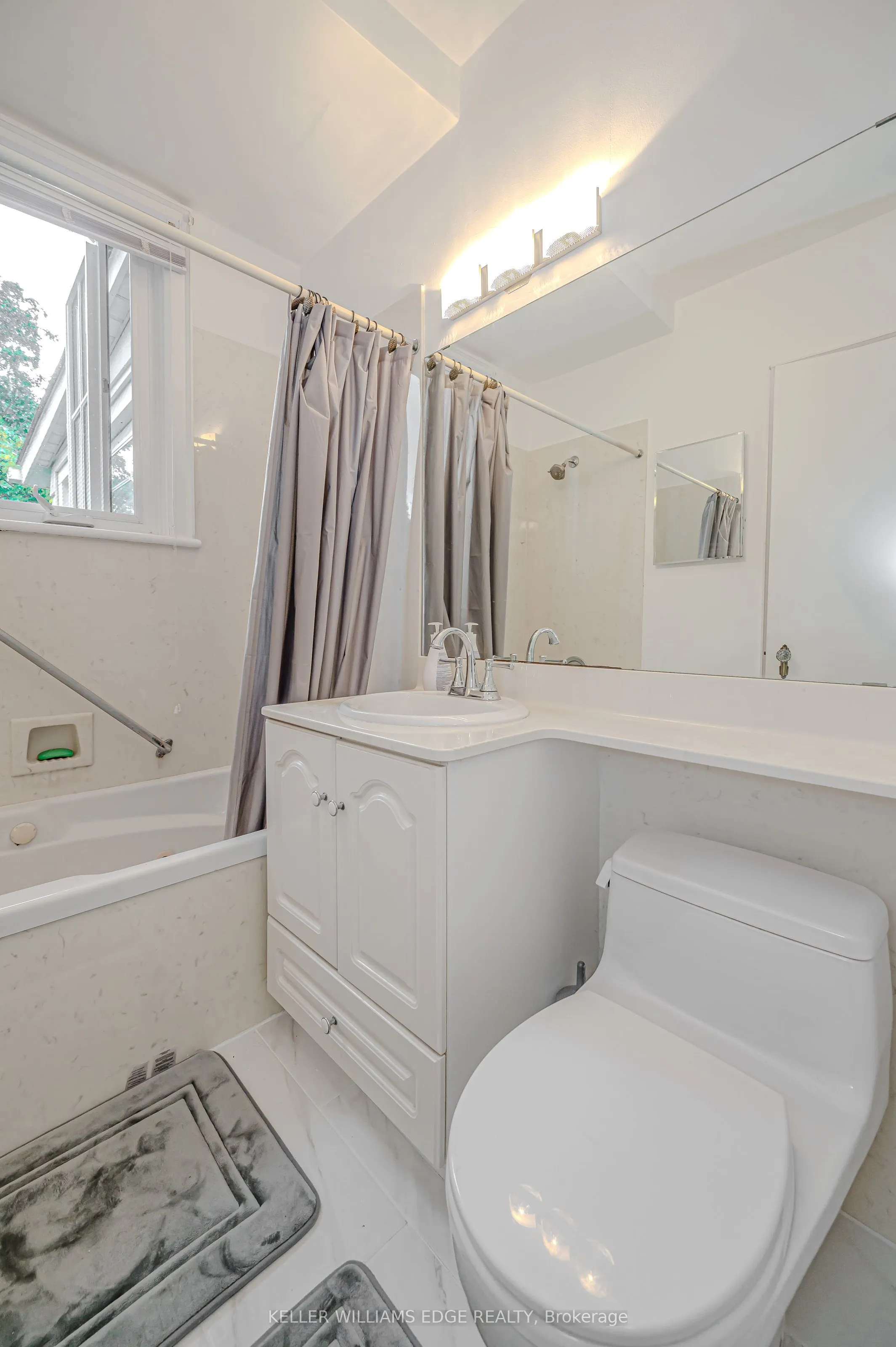978 North Shore Boulevard W