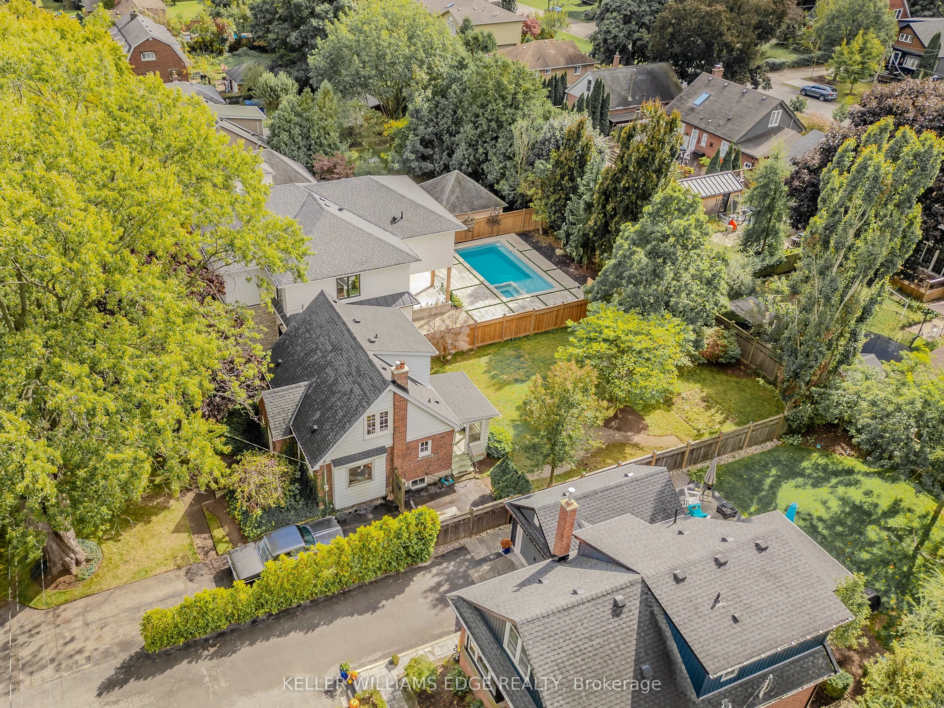 978 North Shore Boulevard W