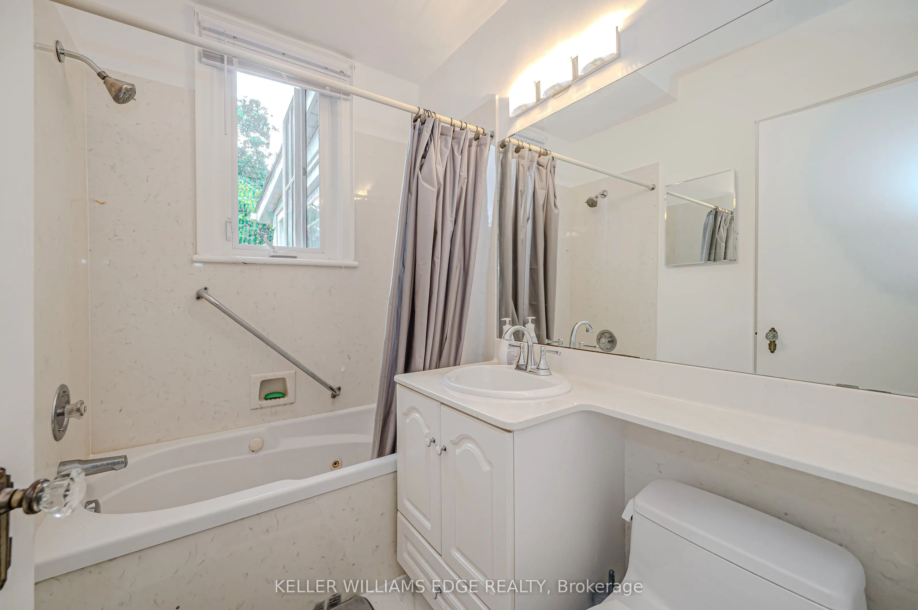 978 North Shore Boulevard W