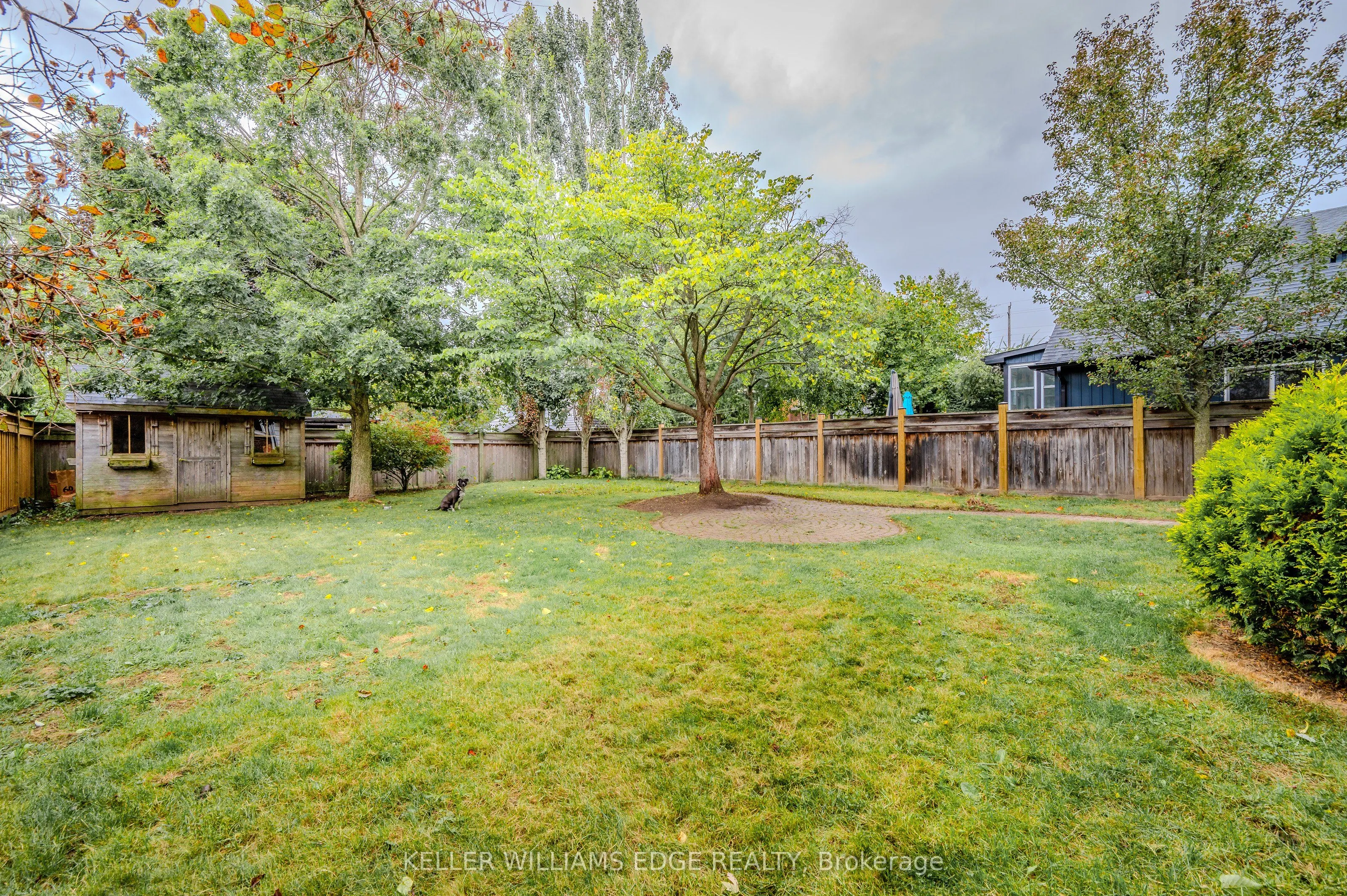 978 North Shore Boulevard W